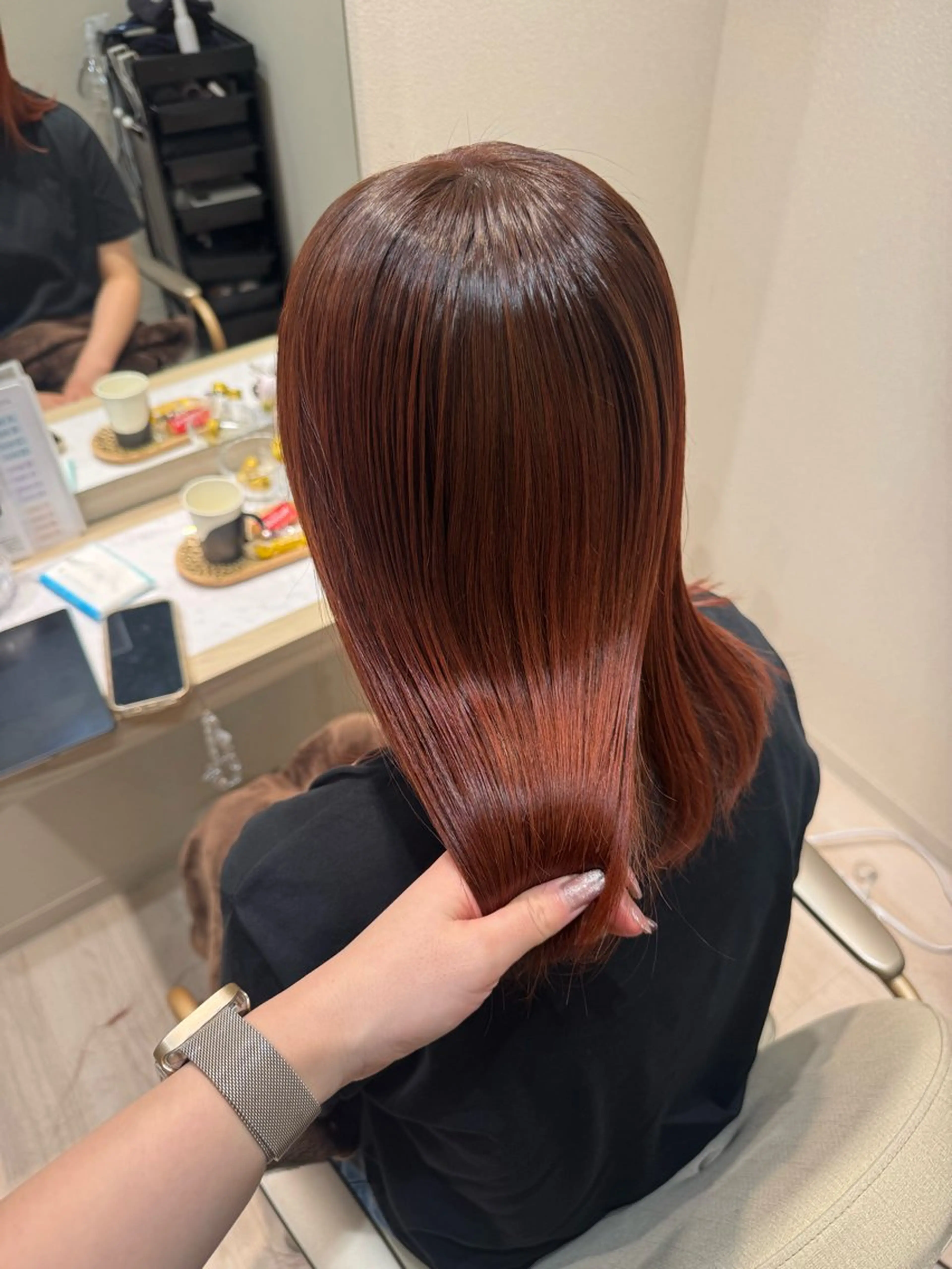 ミディアム カット ヘアカラー トリートメント ヘッドスパ mina .のヘアスタイル