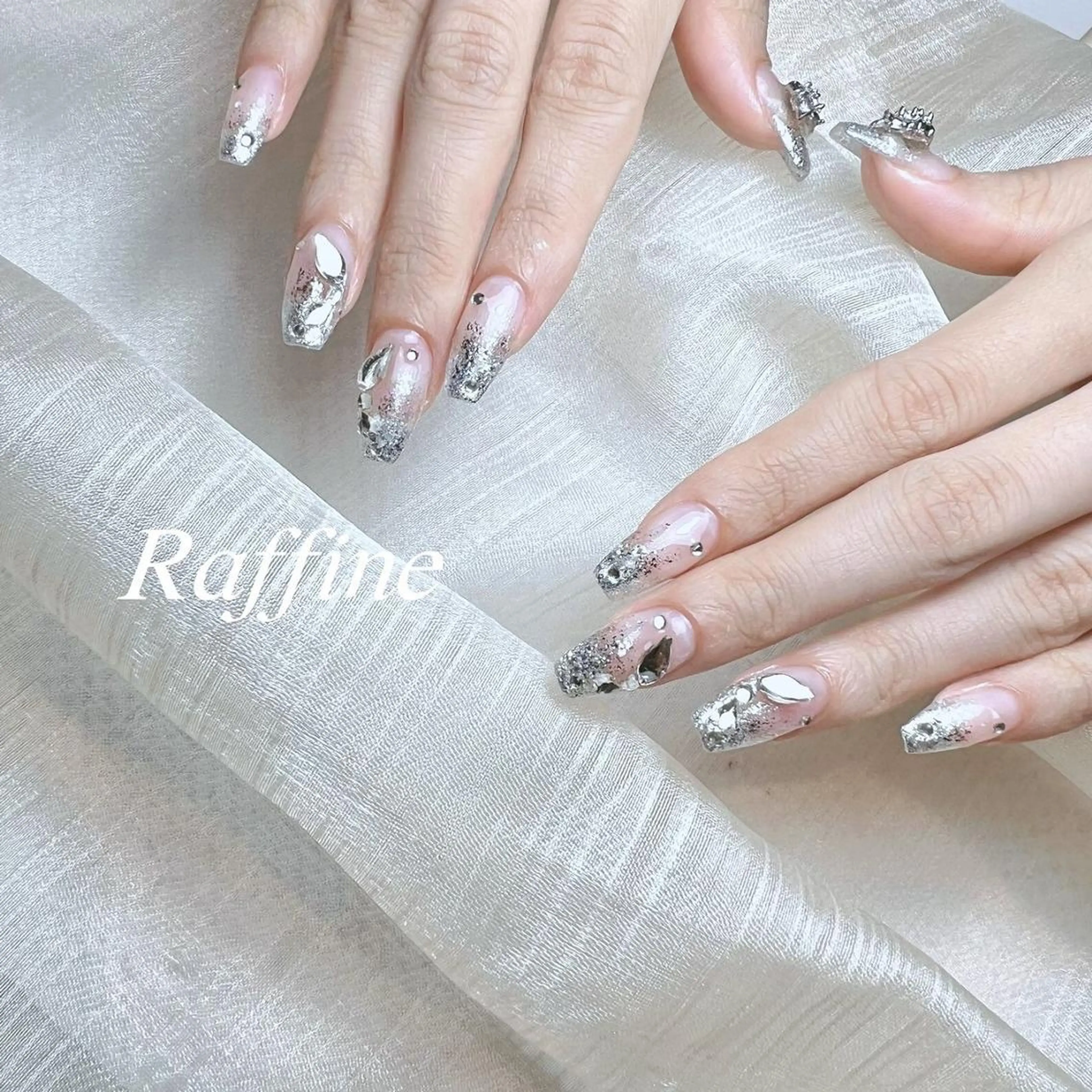 ネイル RAFFINE haru🦋🩵のネイルデザイン