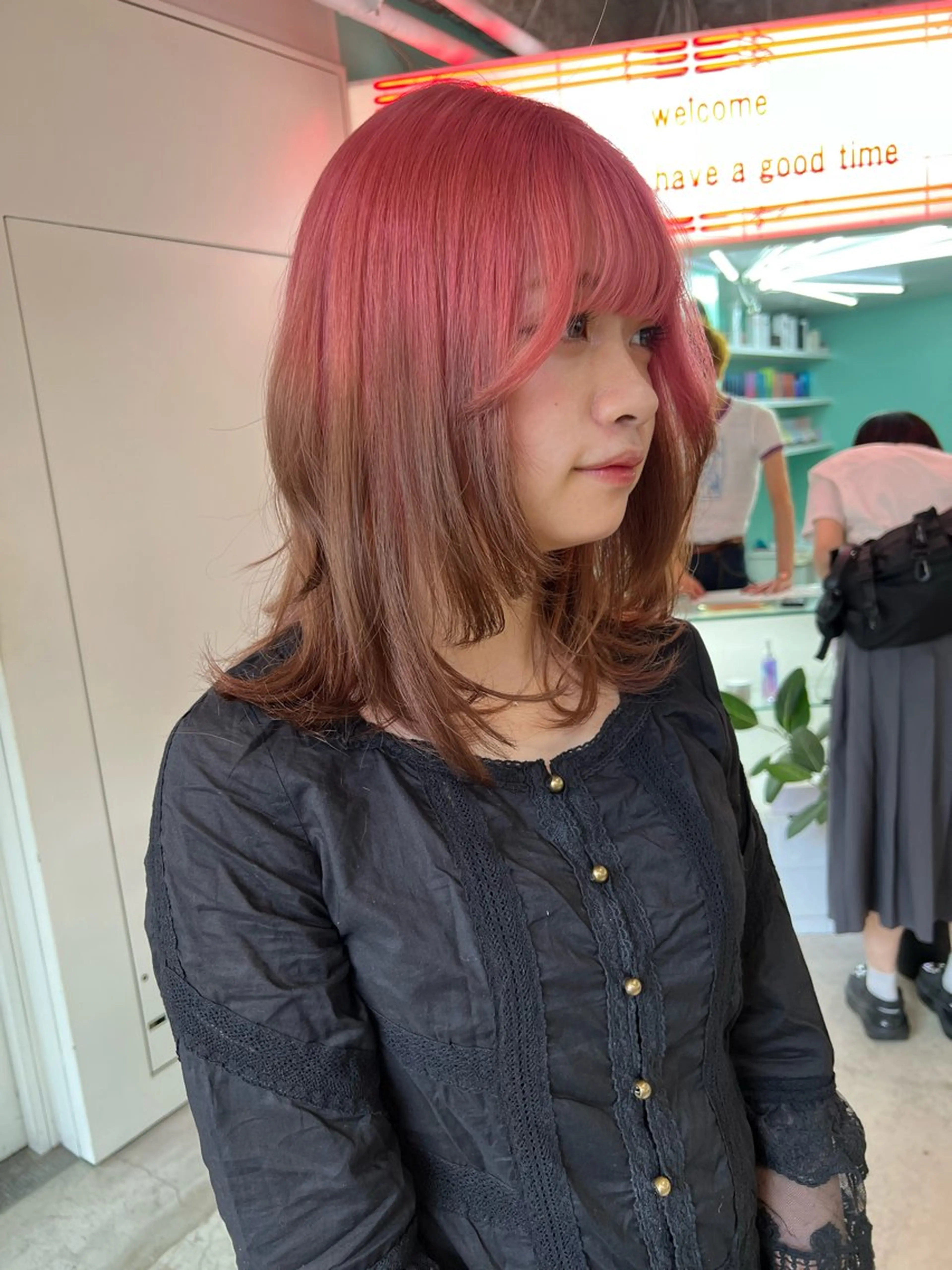 ミディアム カット ヘアカラー 💥ウルフカット デザインあんな💥のヘアスタイル