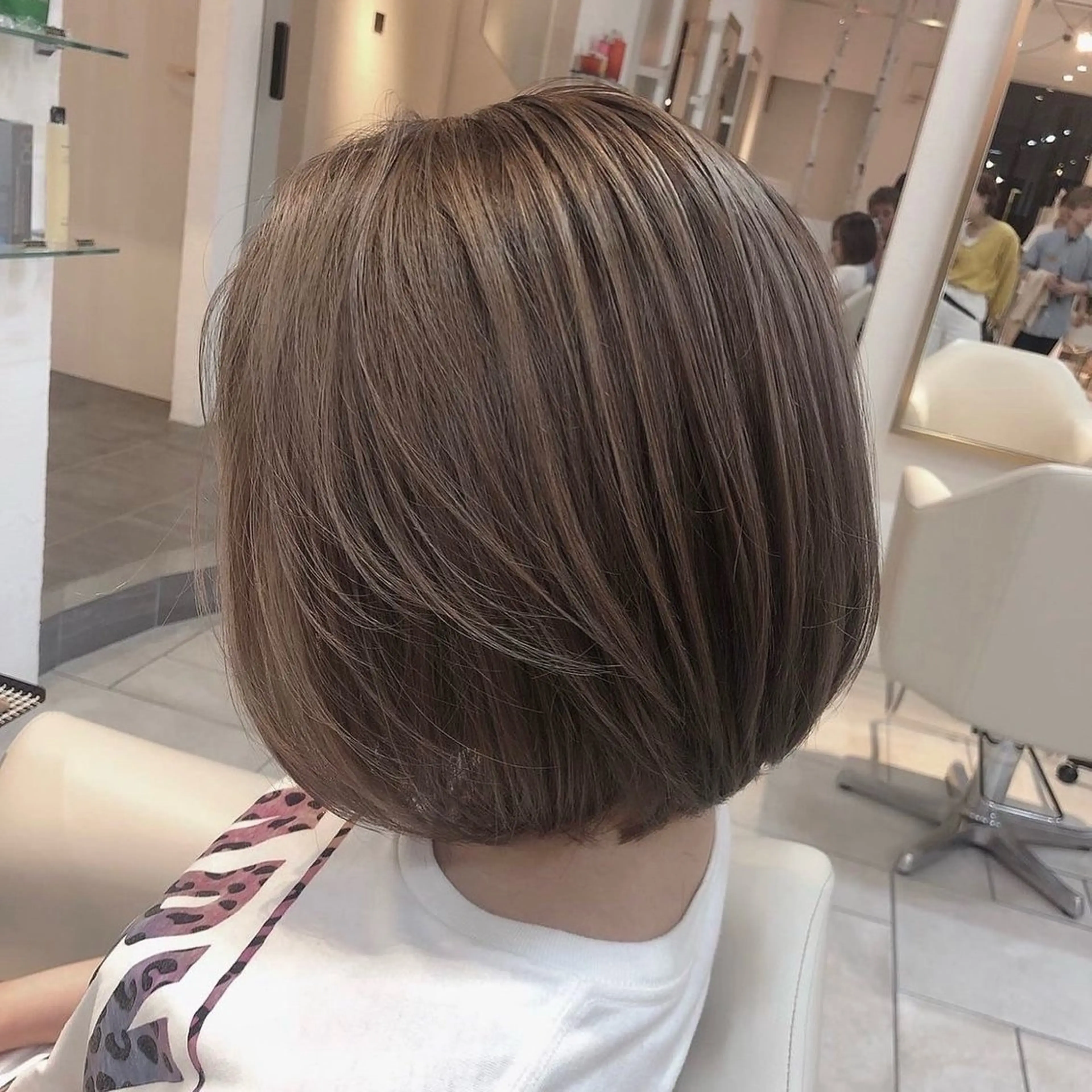 カラー アッシュ ベージュカラー ブリーチ 透明感カラー モカベージュ 吉田 輝のヘアスタイル