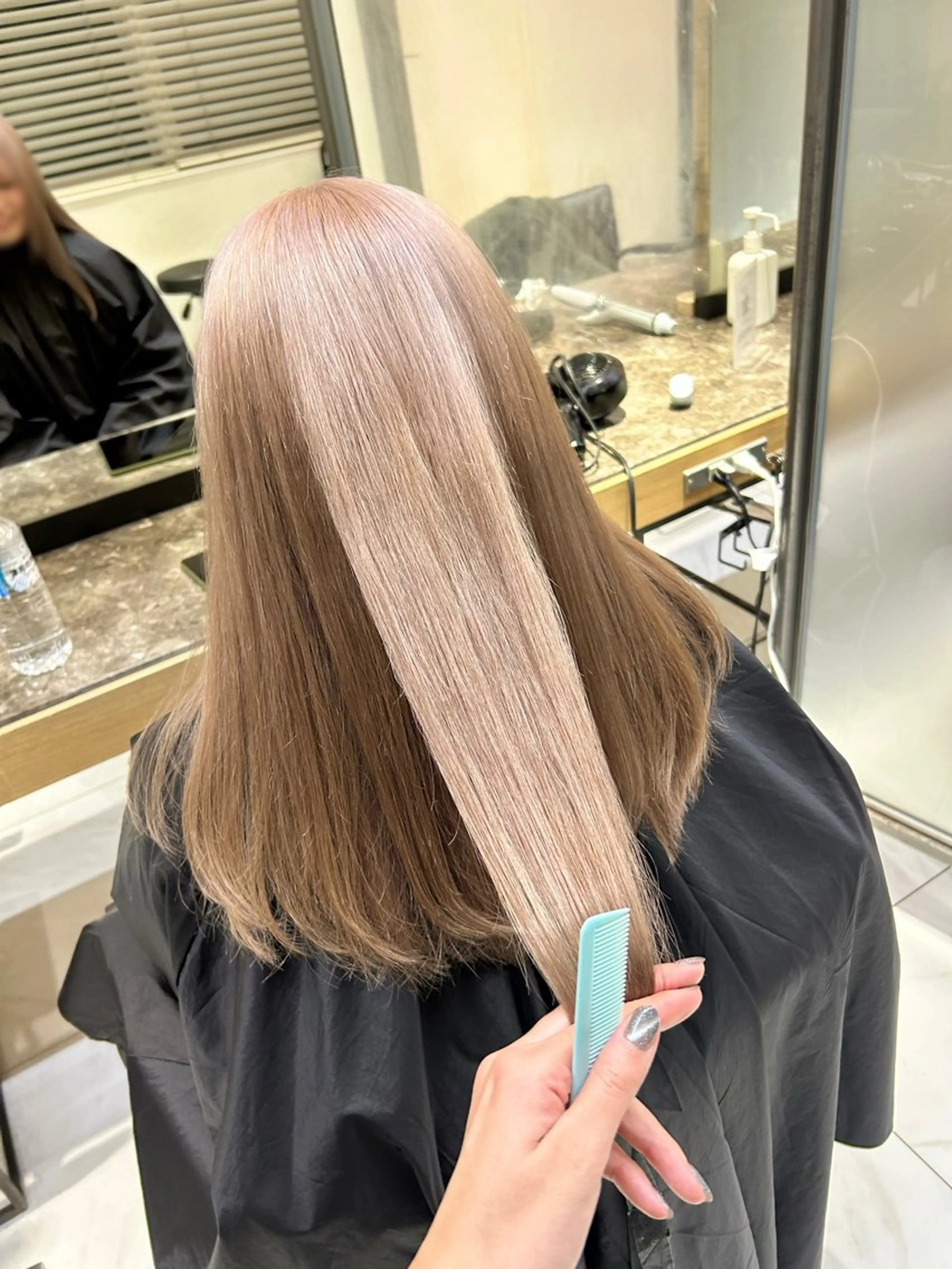 セミロング カラー ベージュカラー カット ヘアカラー トリートメント 艶カラー/レイヤー 🦋AKARI🦋のヘアスタイル