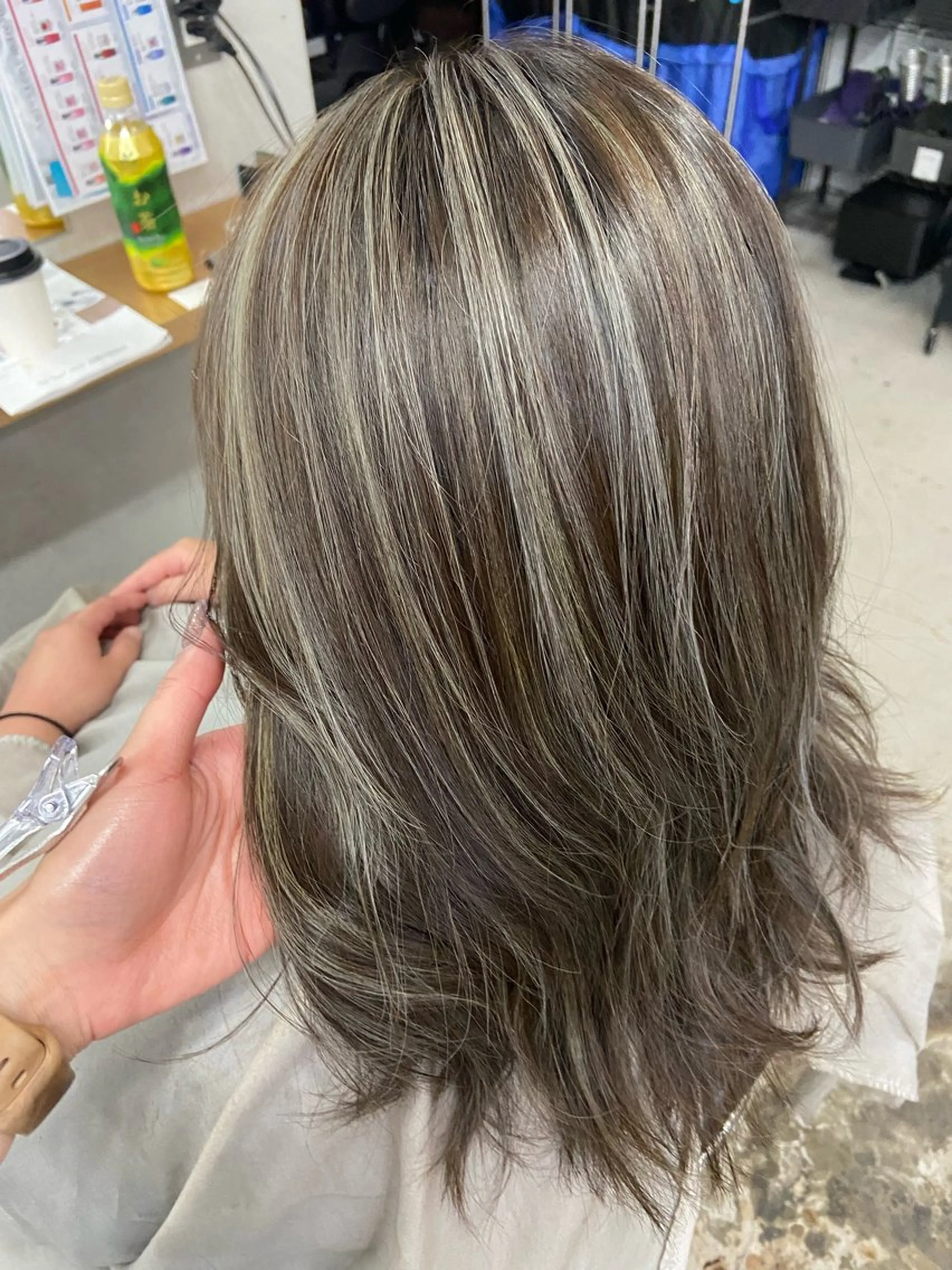 セミロング カラー 安住 日花のヘアスタイル