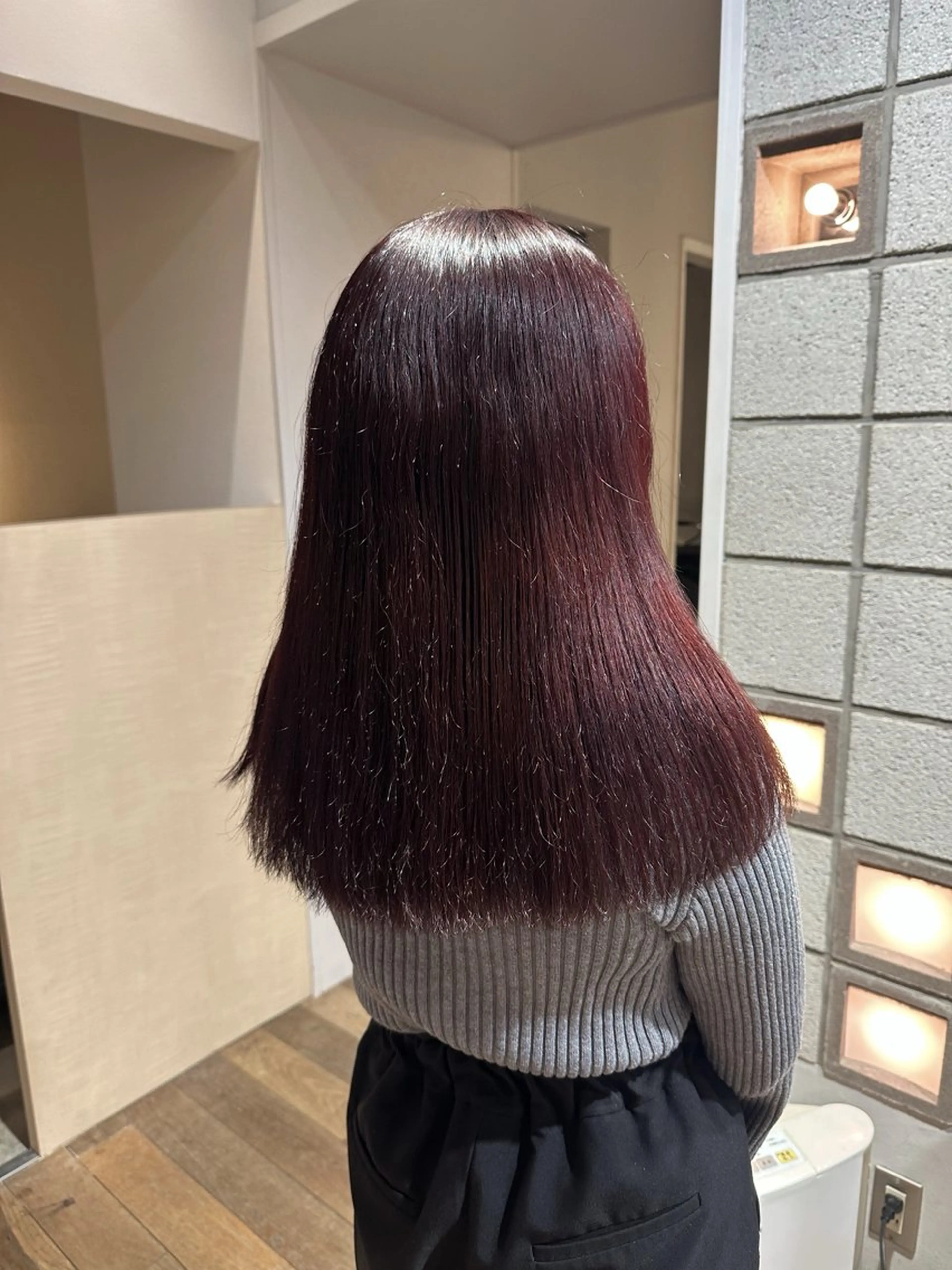 セミロング カラー ヘアカラー 塩澤 榛奈のヘアスタイル