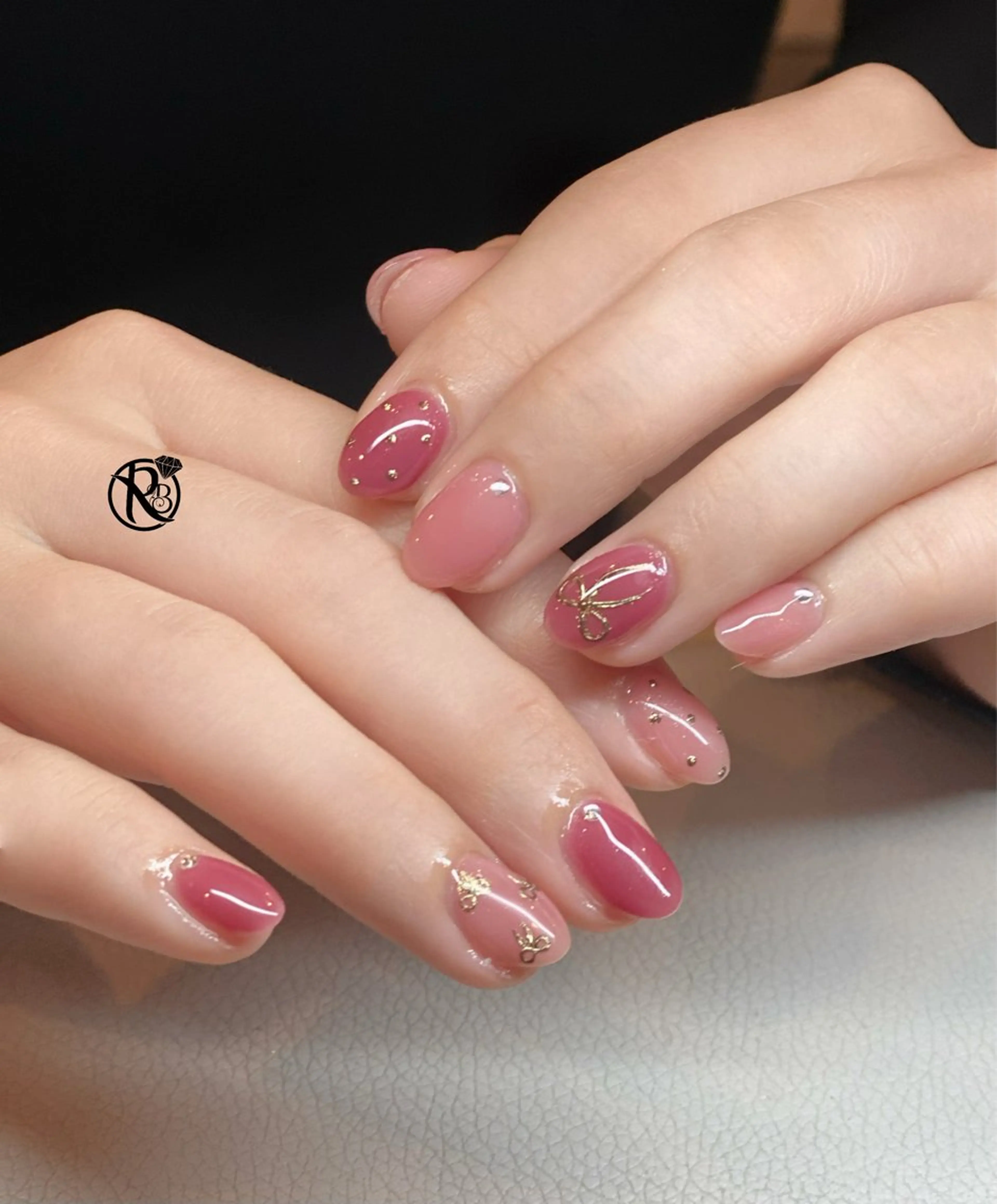 ネイル ボルドー ブラウン チークネイル ドット フットネイル ハンドネイル RUBY Nail 日暮里店のネイルデザイン