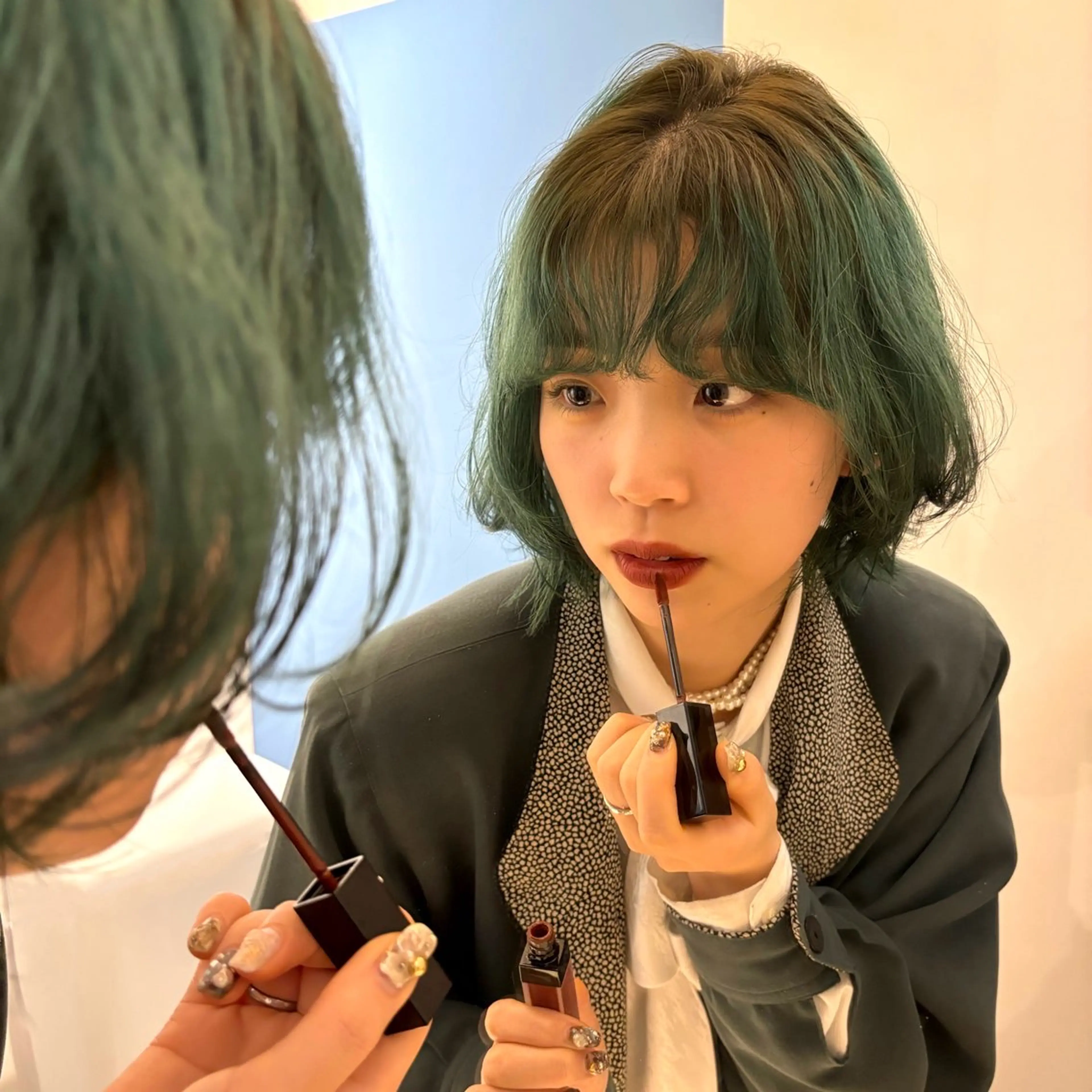 ミディアム カラー ショート/ウルフ ハイトーン/カイセイのヘアスタイル