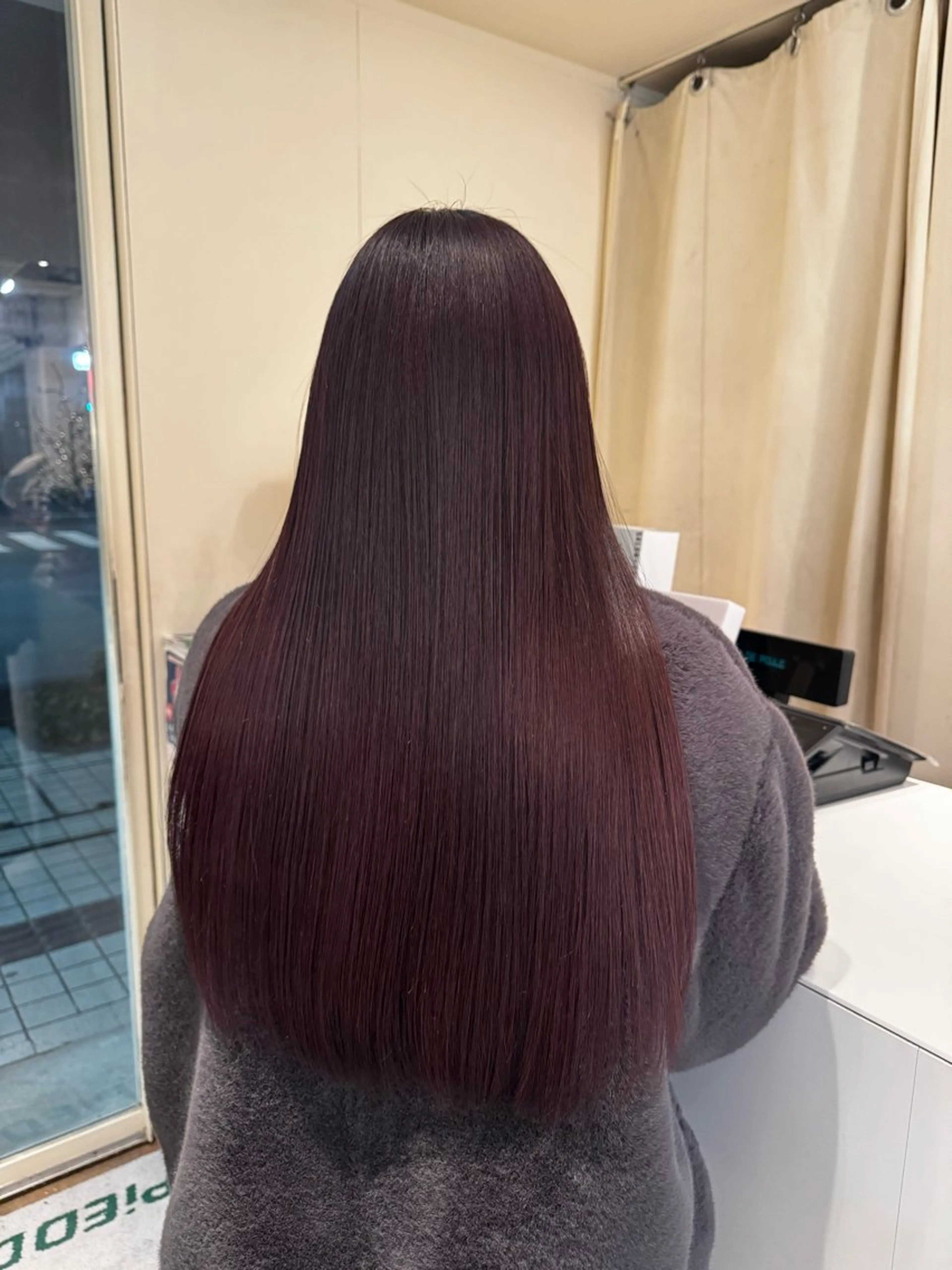 カラー ヘアカラー トリートメント ピエドプール NINAのヘアスタイル