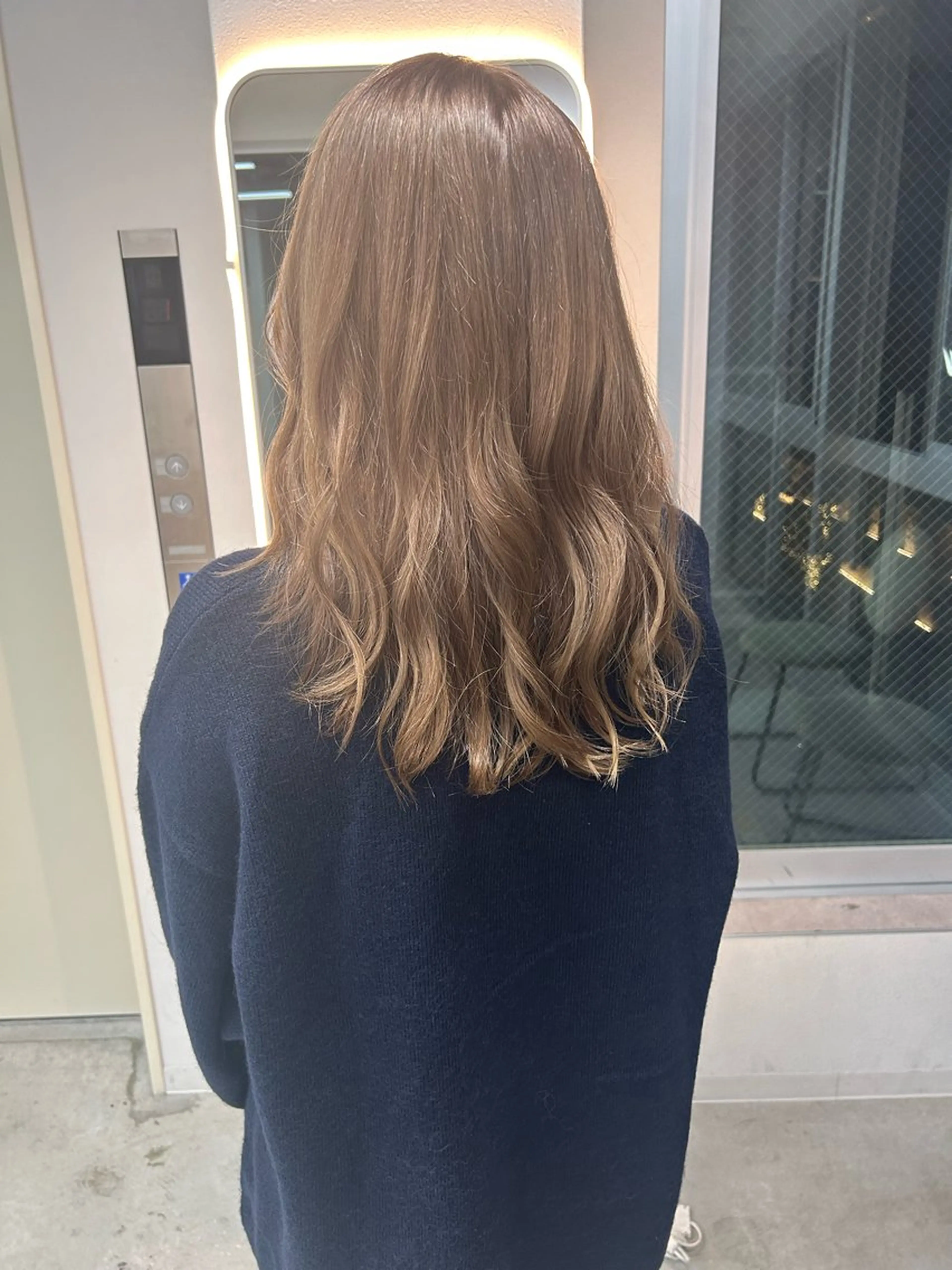 セミロング カラー ベージュカラー ミルクティーベージュ ヘアカラー Gisel みらののヘアスタイル