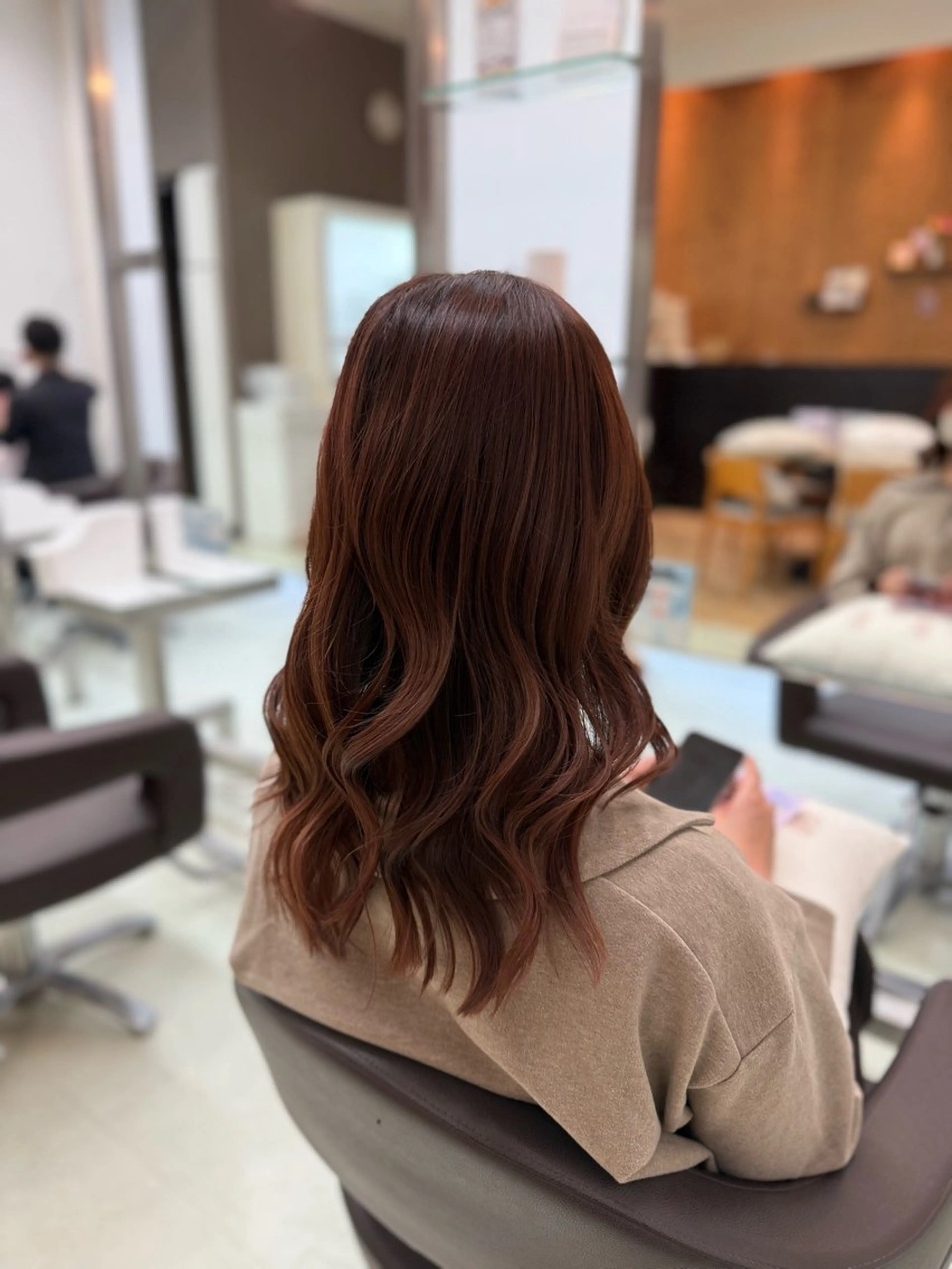 ロング カット ヘアカラー 新井優馬｜縮毛矯正/ 地毛風ストレートのヘアスタイル