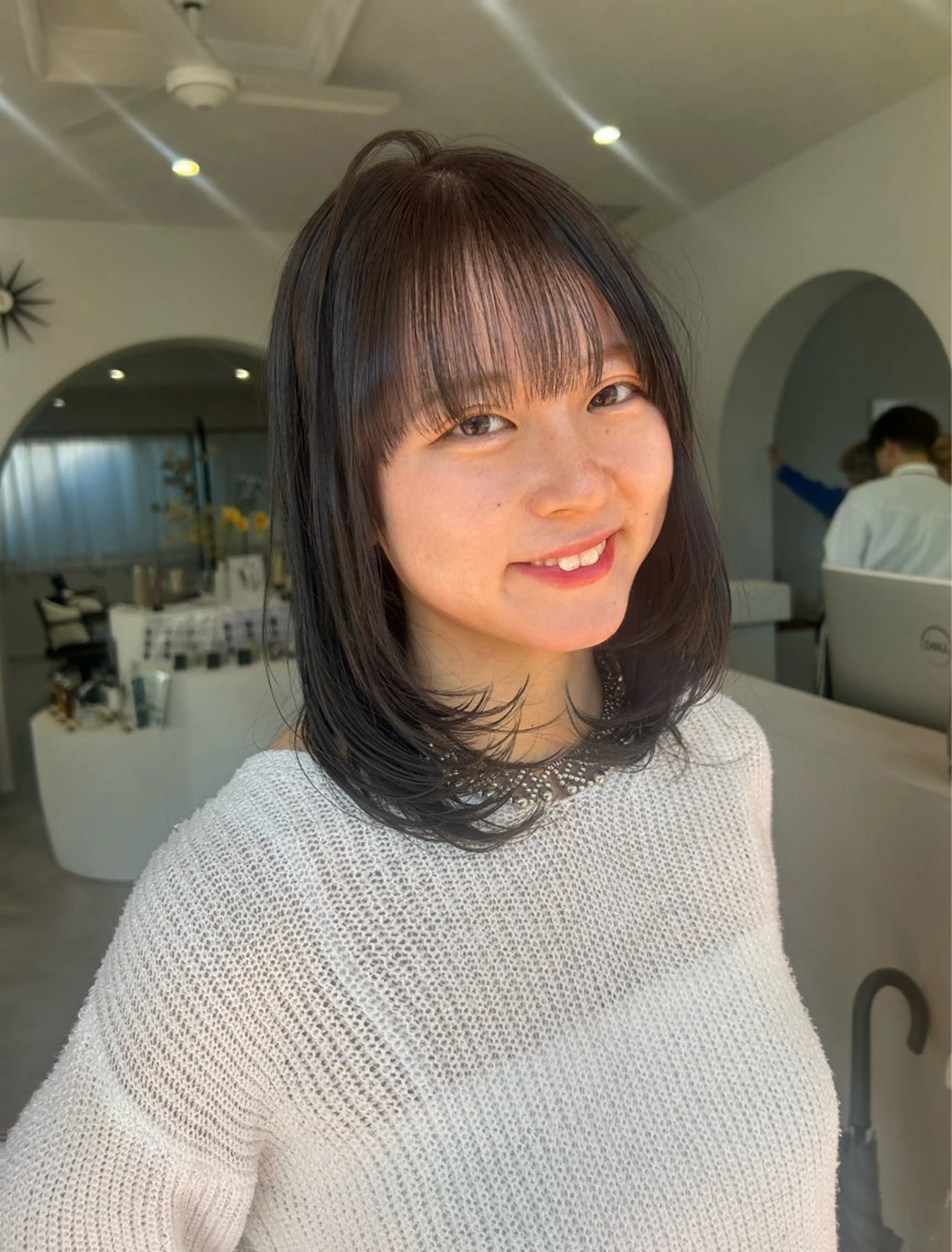 ミディアム カット ヘアカラー カリン| debut泡瀬店のヘアスタイル