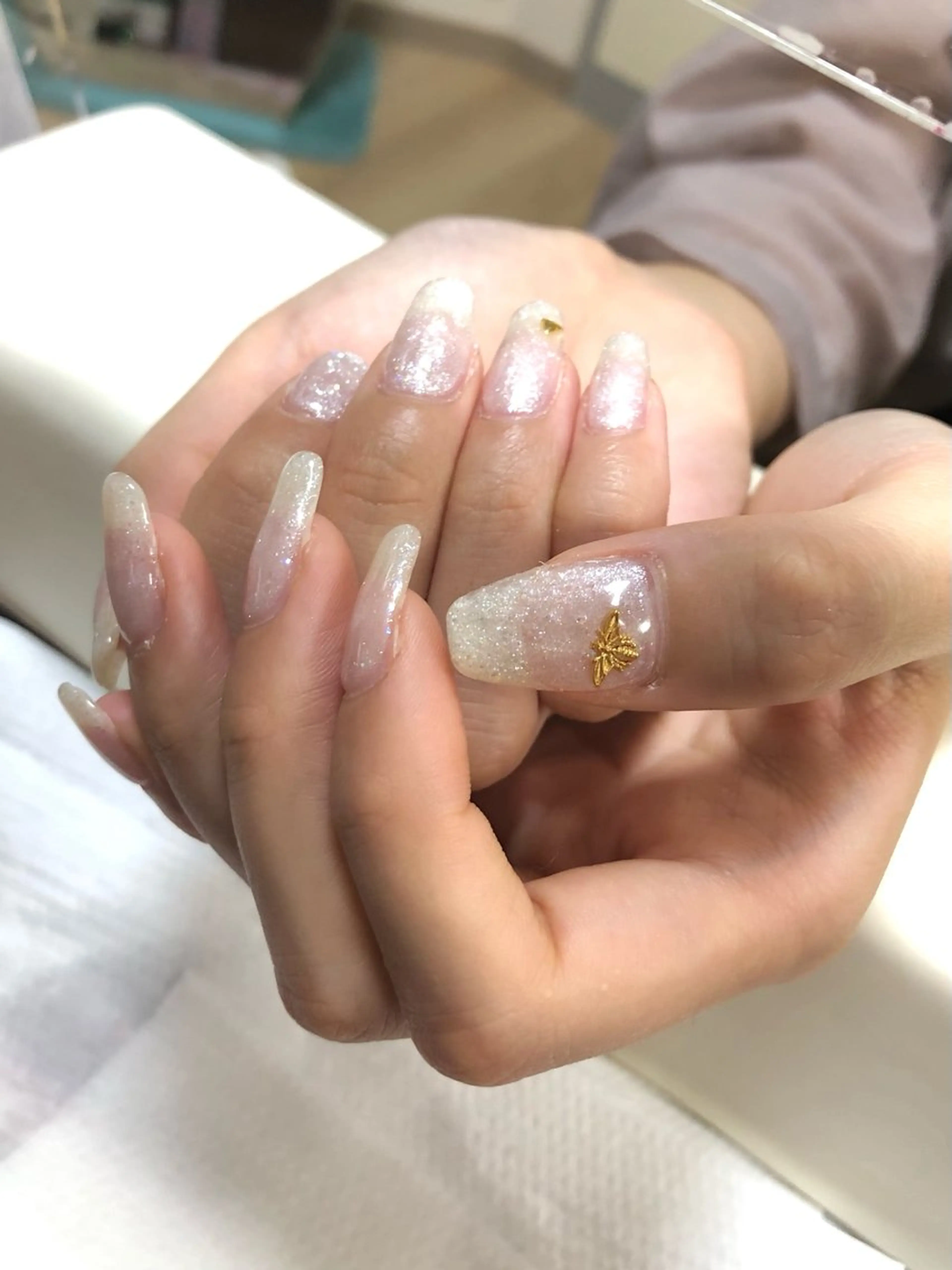 ネイル ゴールド ラメ(グリッター) ワンカラーネイル シンプルネイル ホワイト ハンドネイル meeho所属・salon *meehoのネイルデザイン