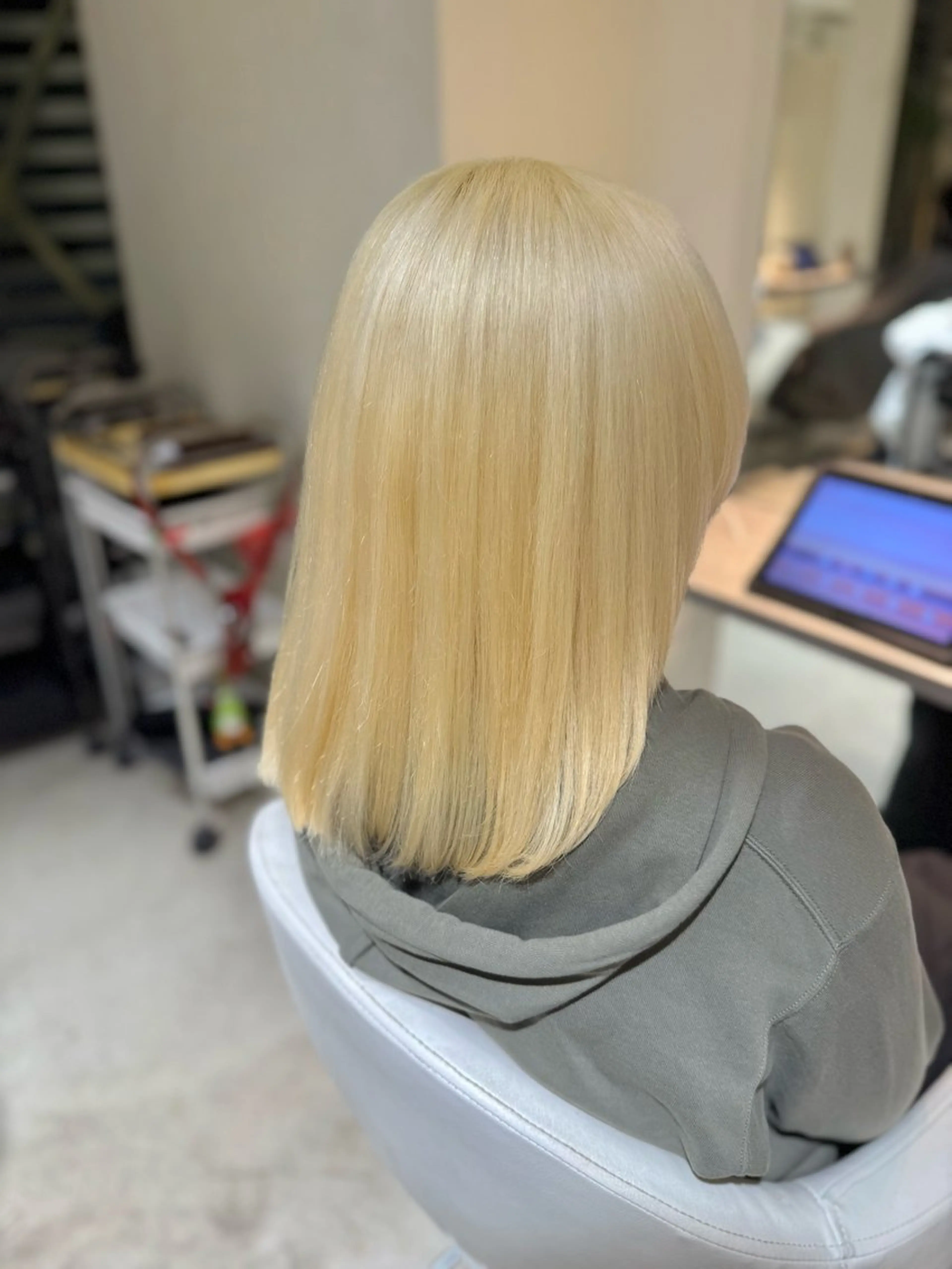 ミディアム カラー ヘアアレンジ ブリーチ 抜きっぱなしブロンド 🦋🫧艶髪カラー 🫧🦋あいりのヘアスタイル