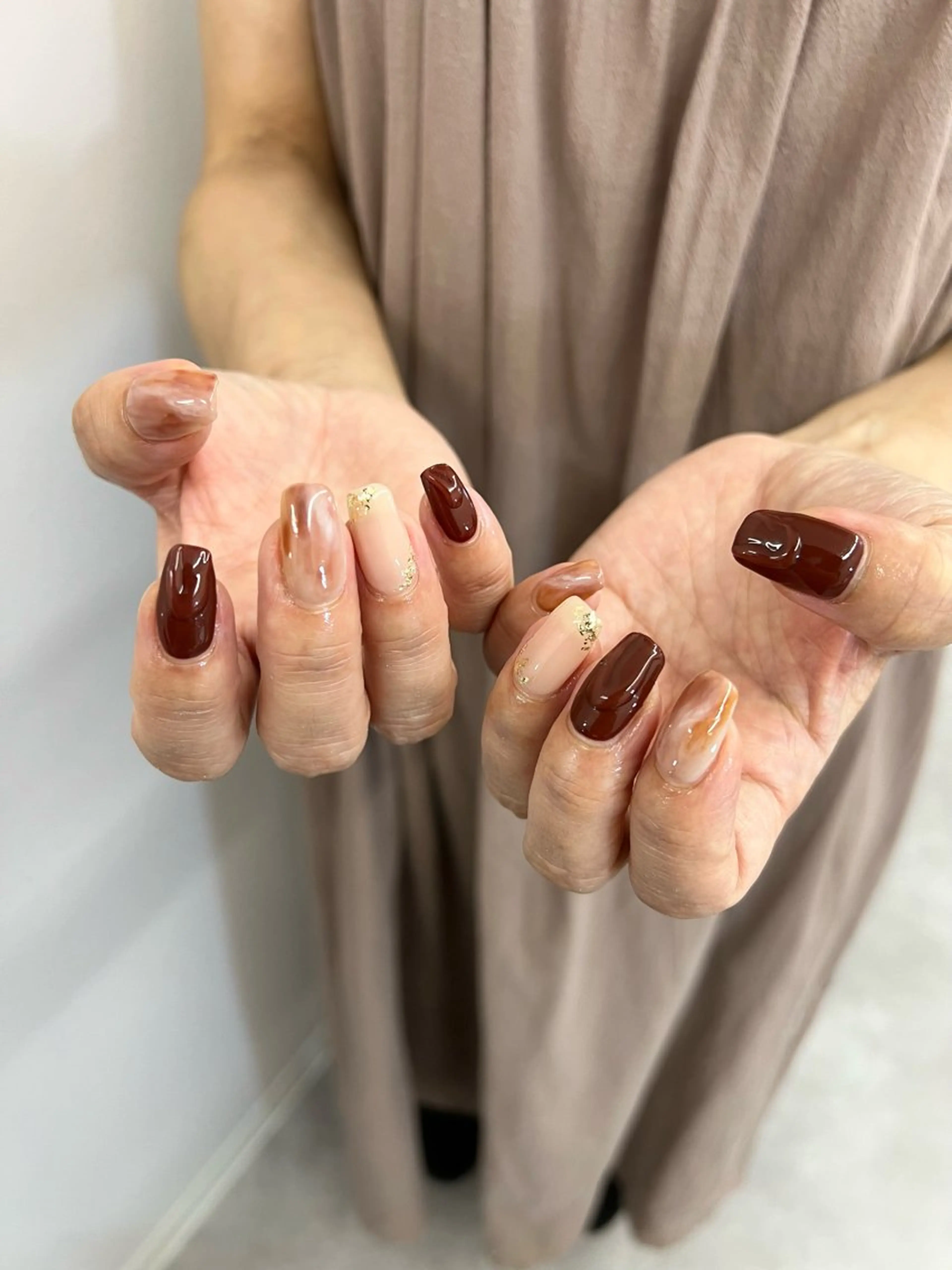 ネイル ボルドー ジェルネイル ゴールド マグネットネイル ミラーネイル ハンドネイル ハンドケア Bana_ Nailのネイルデザイン