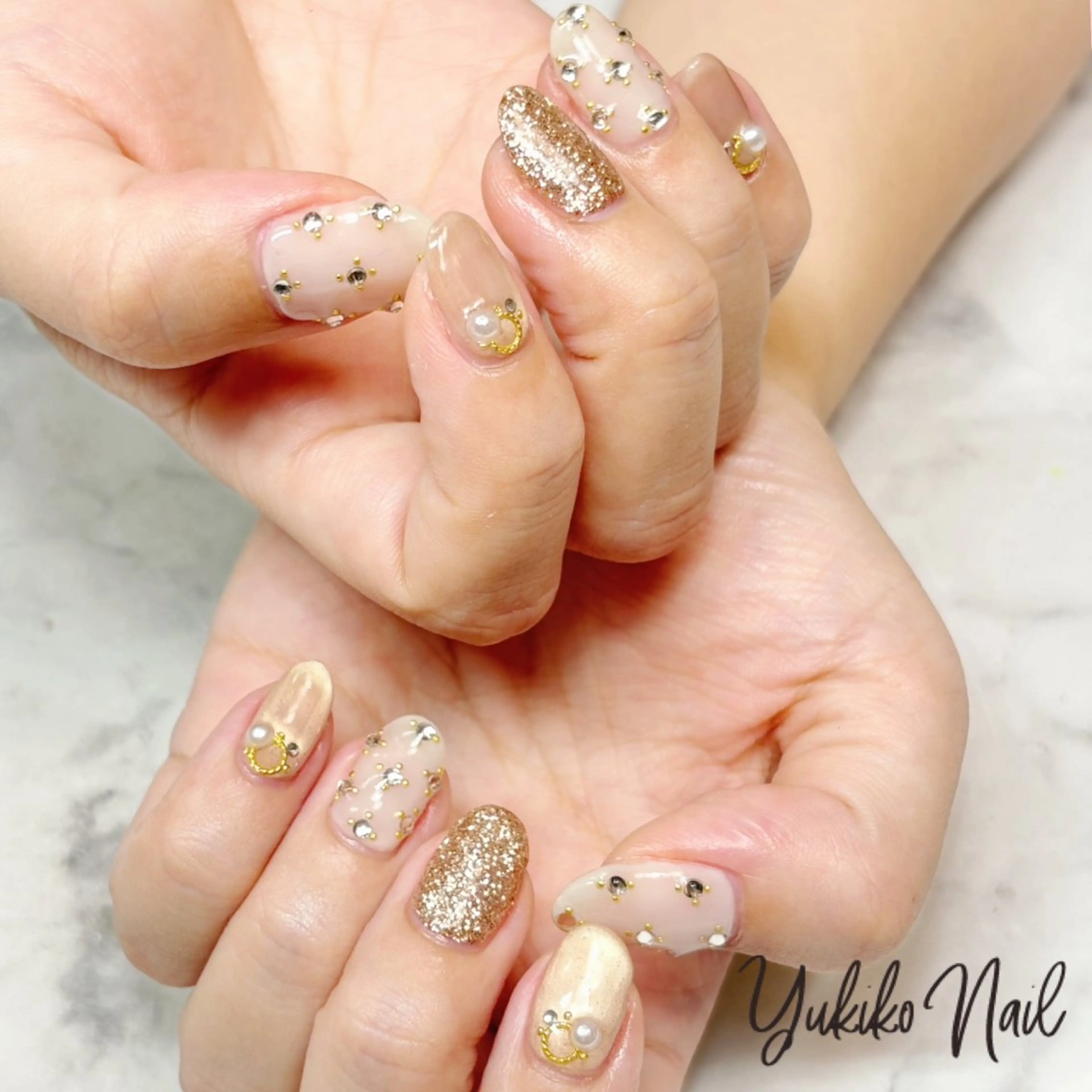 ネイル ゴールド キラキラネイル マグネットネイル ハンドネイル ユキコ ネイルのネイルデザイン