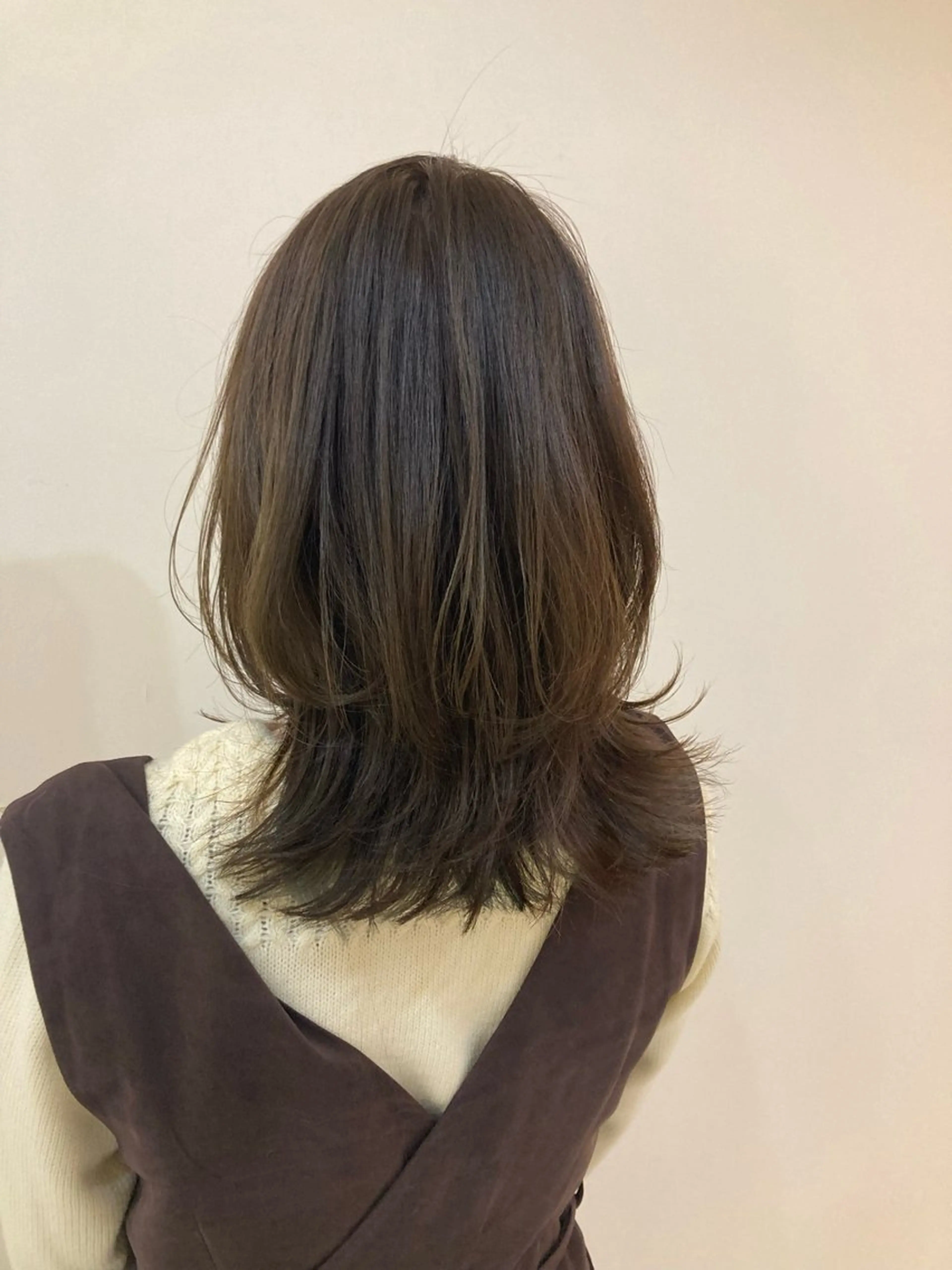 セミロング カラー レイヤーカット 品田 真里のヘアスタイル