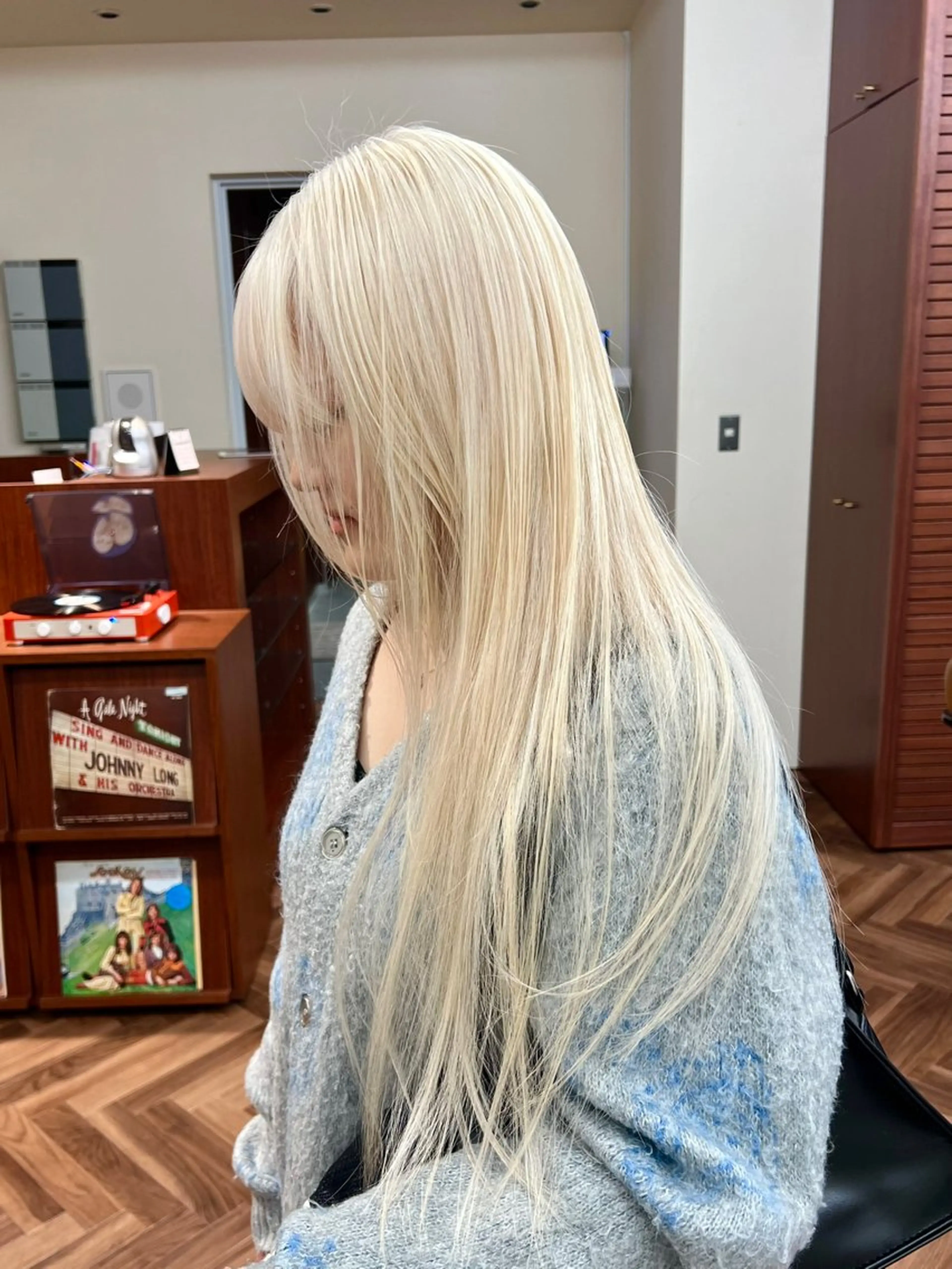 ロング カラー ブリーチ ブロンド ケアブリーチ 透明感カラー ダブルカラー レイヤー専門家 ダブルカラー修のヘアスタイル