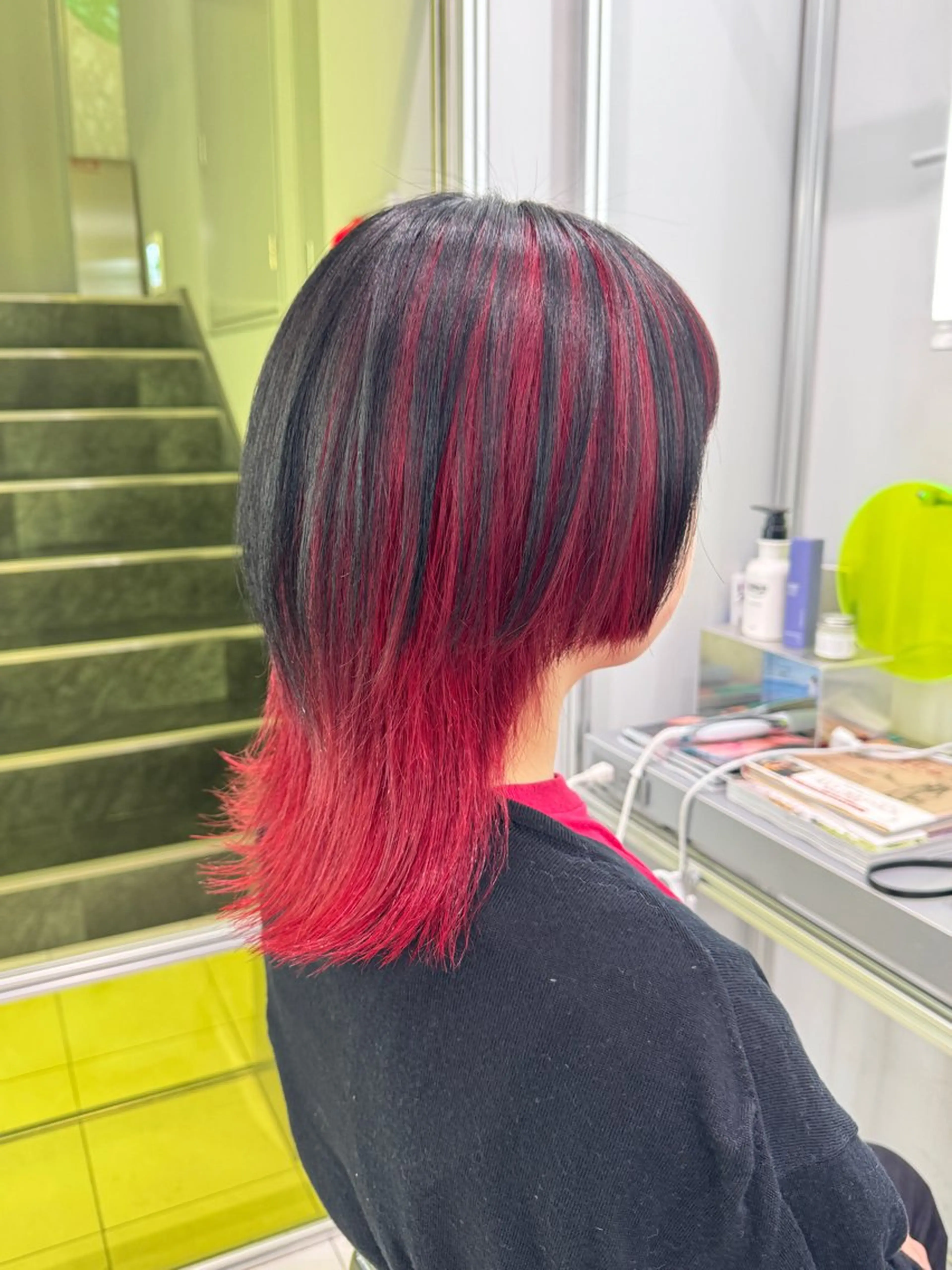 ミディアム ブリーチカラー/ブロ ンドレイヤーカットのヘアスタイル