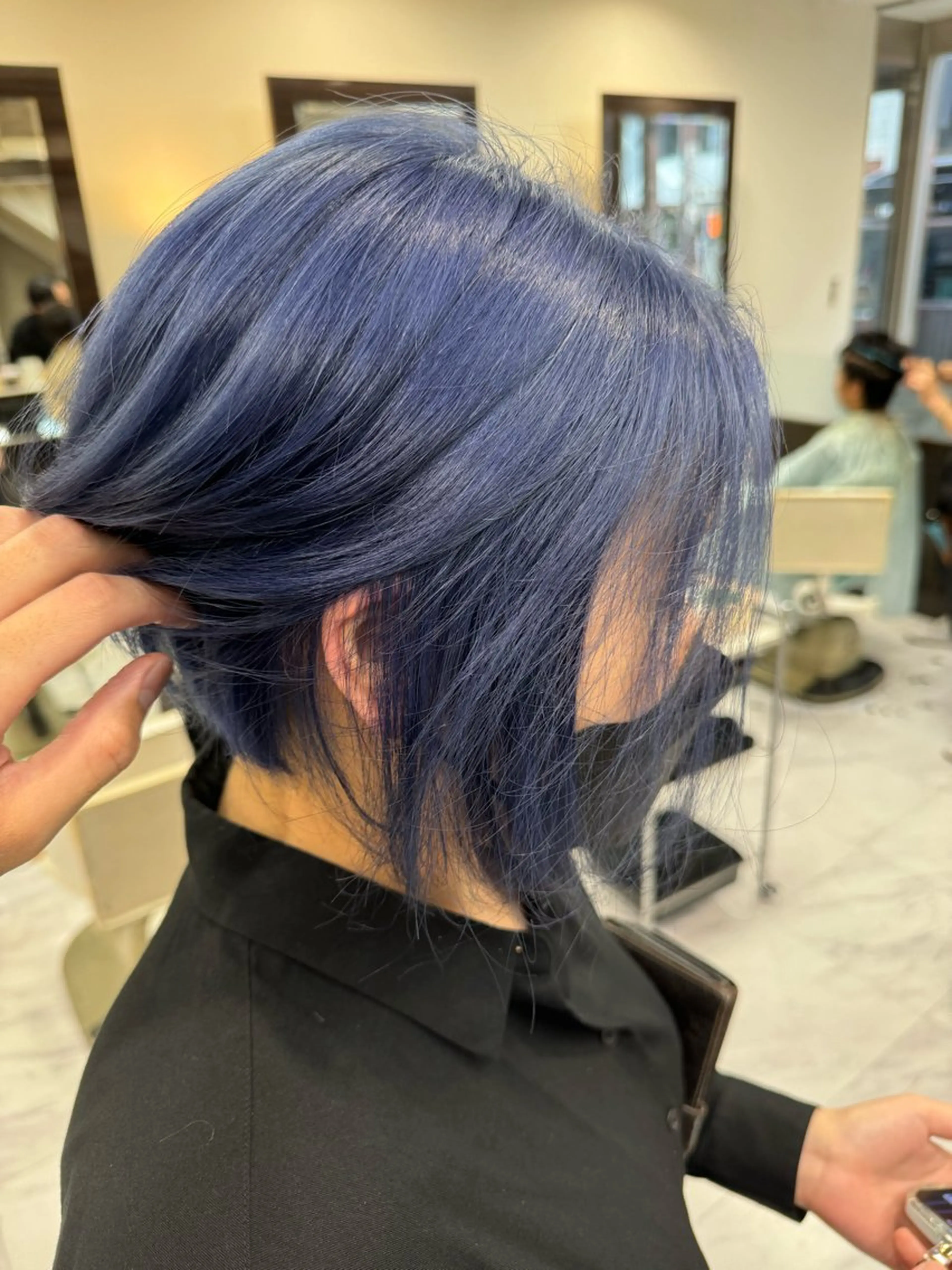 ショート カラー ヘアアレンジ 切りっぱなしボブ 前下がりボブ ショートボブ ブリーチ ブルーカラー カット ヘアカラー トリートメント Zina 大宮所属・目黒 碧人のヘアスタイル