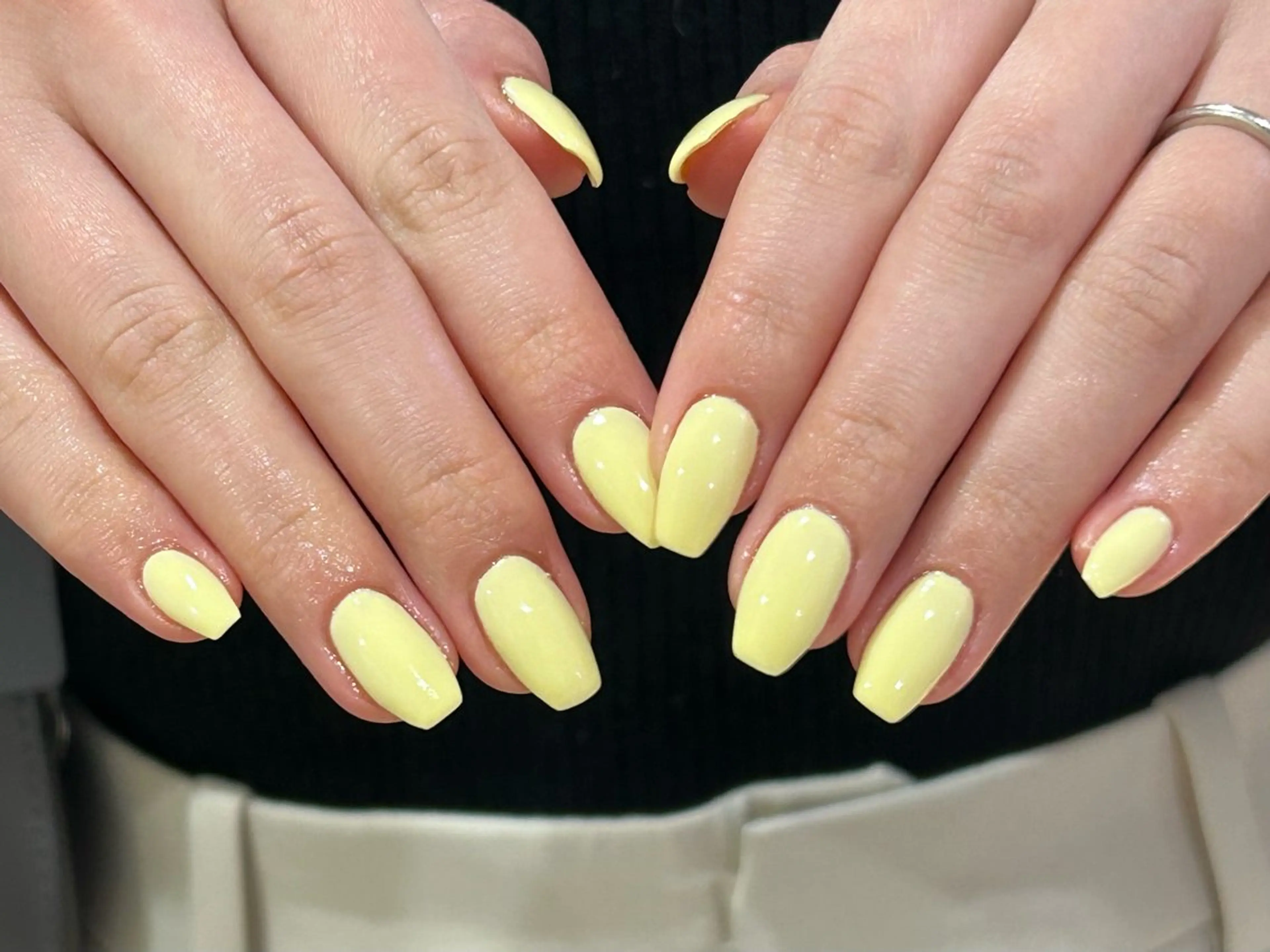 ネイル ワンカラーネイル パステルネイル シンプルネイル 春ネイル 黄色 ハンドネイル Bianca栄店 はるなのネイルデザイン