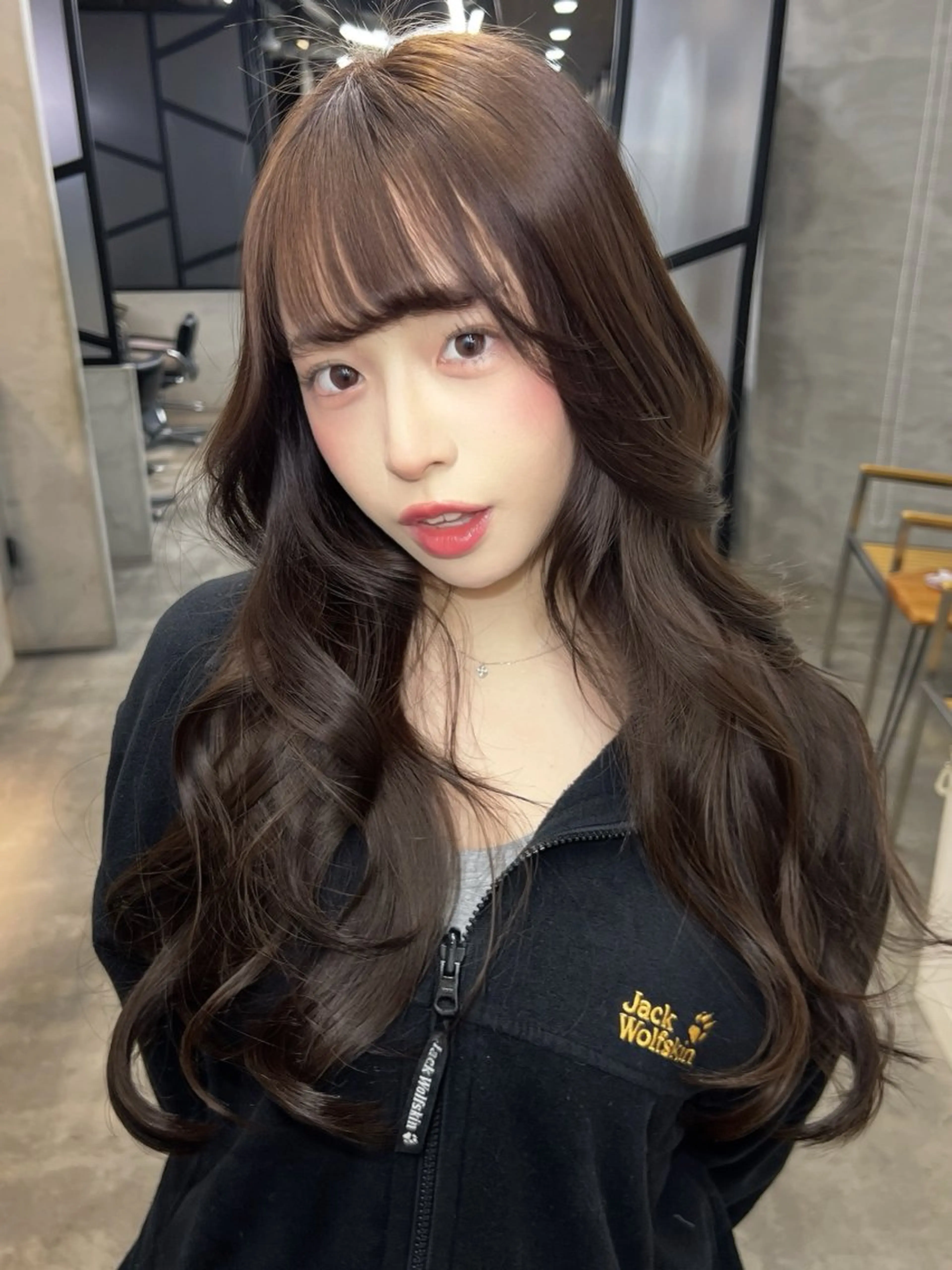 ロング カラー ブラウンカラー チョコレートブラウン カット ヘアカラー トリートメント 前髪/顔まわりカット 艶髪/髪質改善/縮毛のヘアスタイル