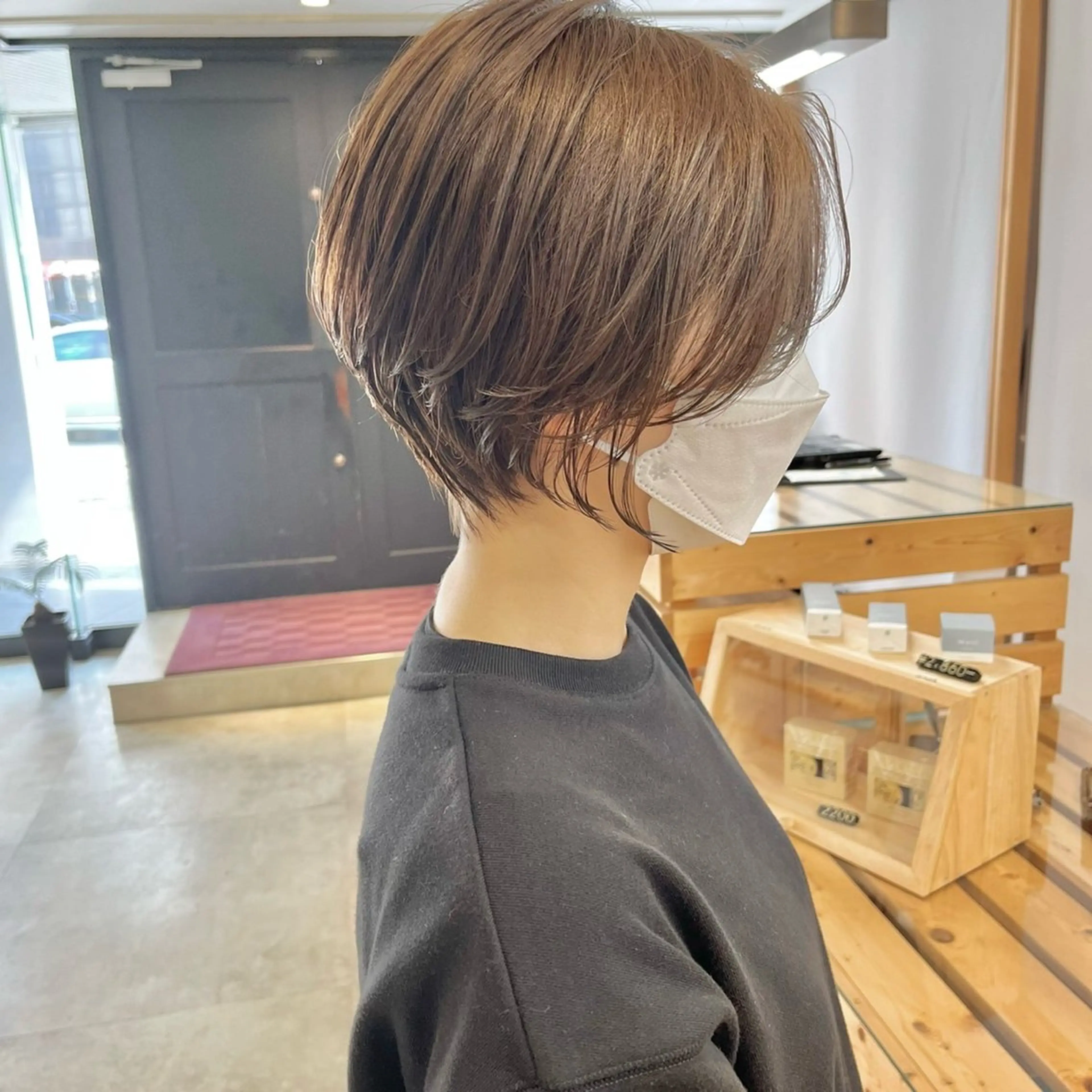 ショート カラー hoNua. 栄/透明感カラーのヘアスタイル