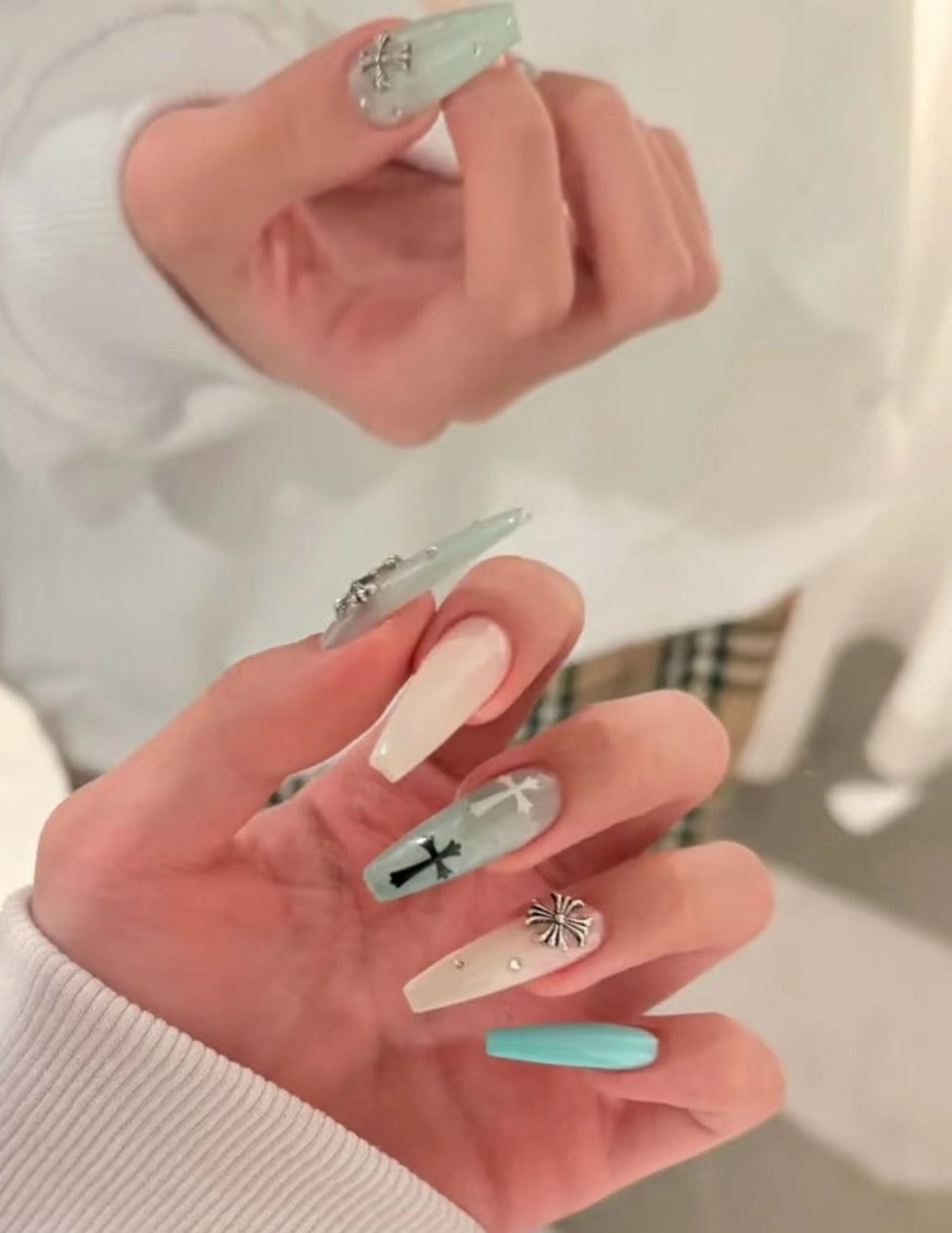 ネイル オーロラネイル フラワーネイル フットネイル フレンチネイル ジェルネイル ハンドネイル BabyYouMi nailのネイルデザイン