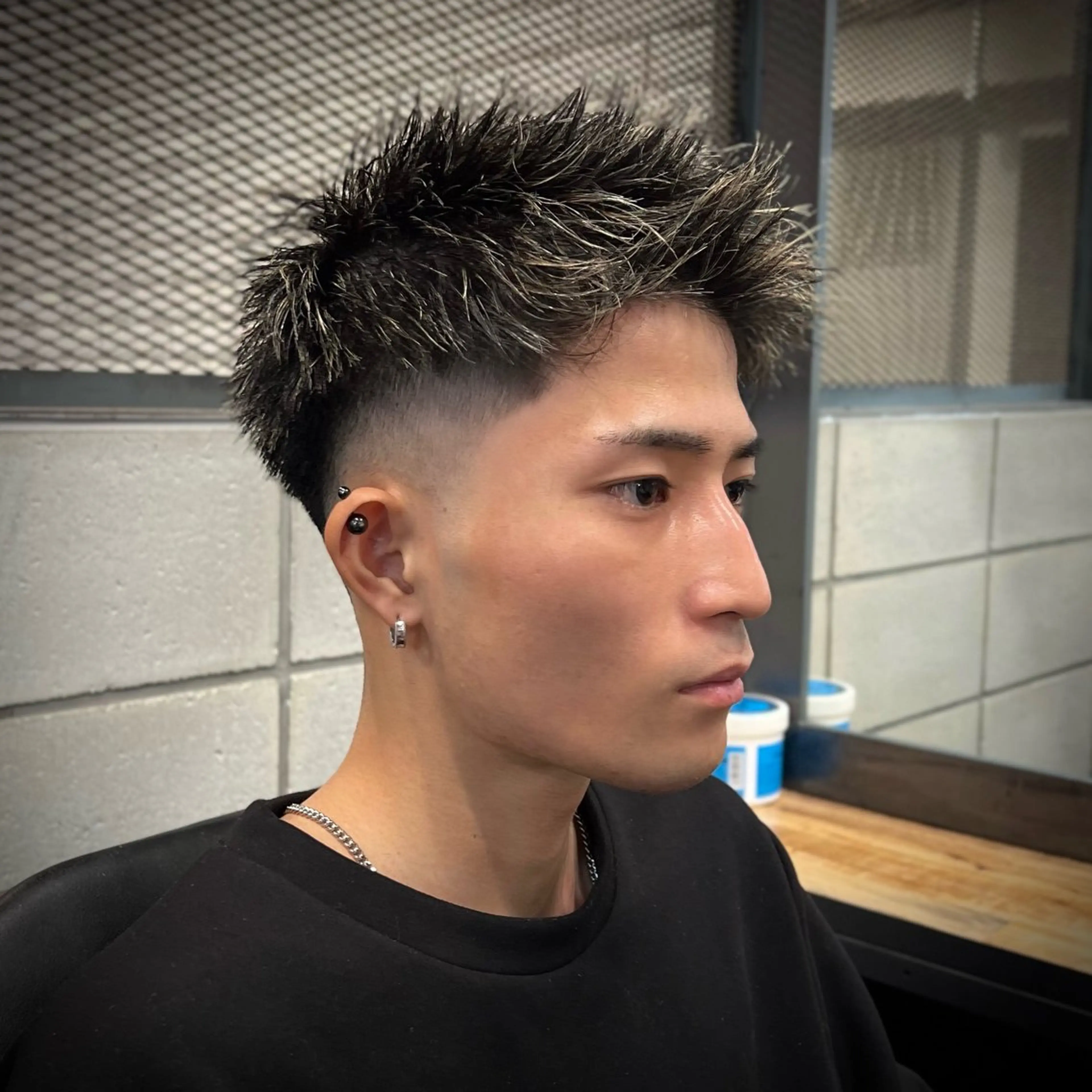 メンズ フェードカット メンズメッシュ モヒカン カット ヘアカラー トリートメント メンズ特化/パーマ/ メッシュ/竜成のヘアスタイル