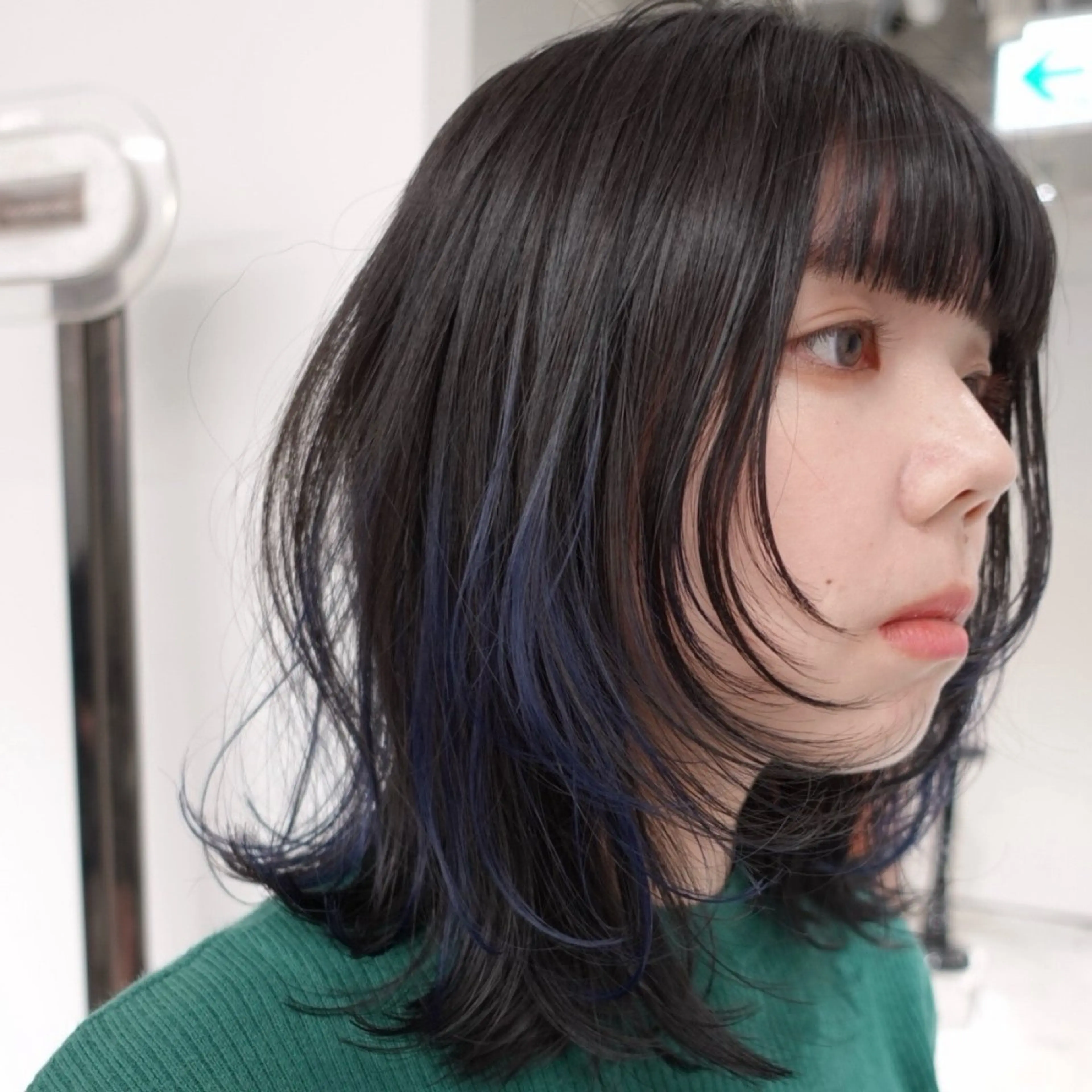 ミディアム カラー ヘアアレンジ ブルーカラー ハイライトカラー ハイライト カット ヘアカラー 🌐サトウ リョウ🌐のヘアスタイル