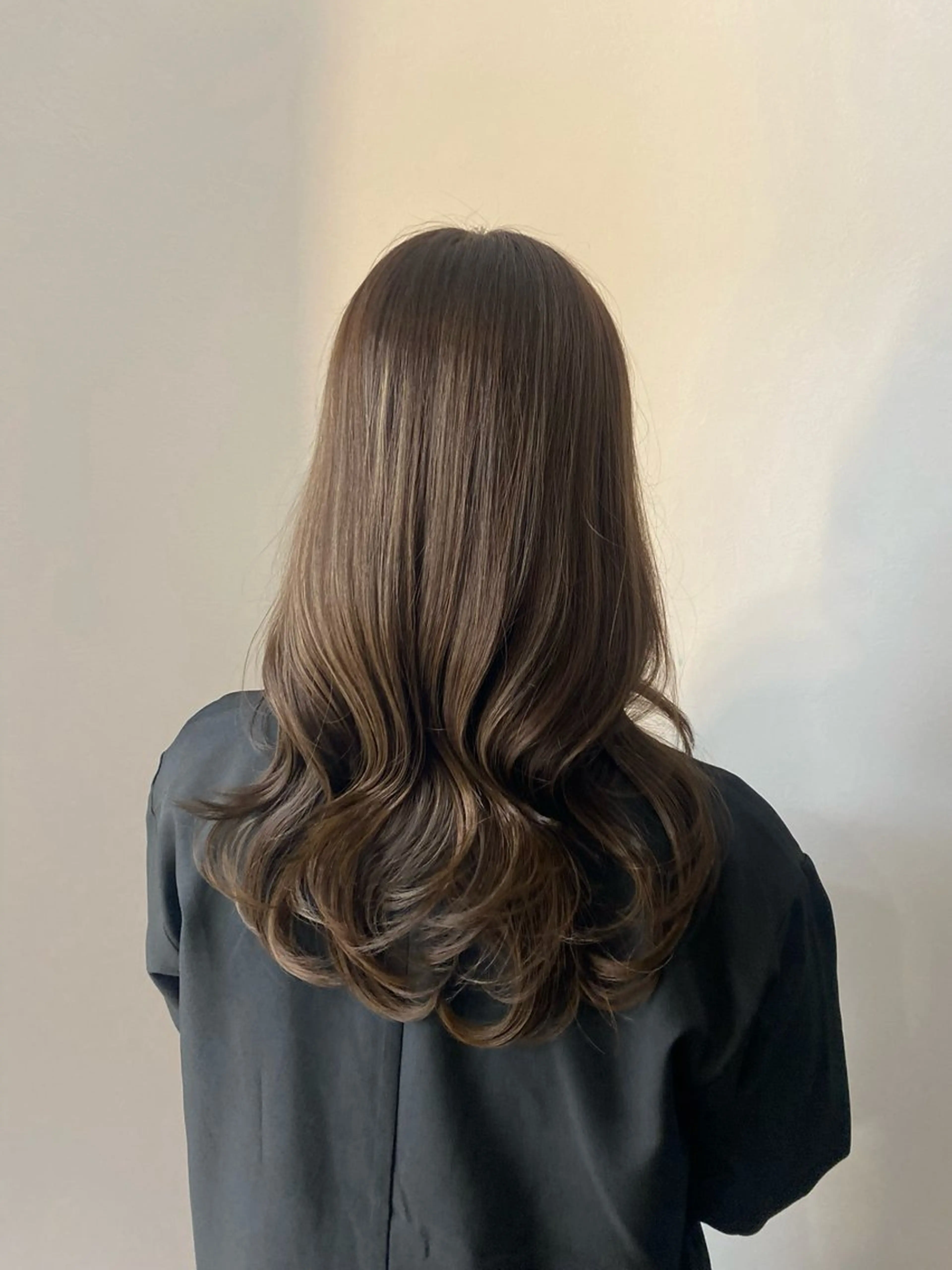 ロング カラー 透明感カラー グレージュ 古川 美羽のヘアスタイル