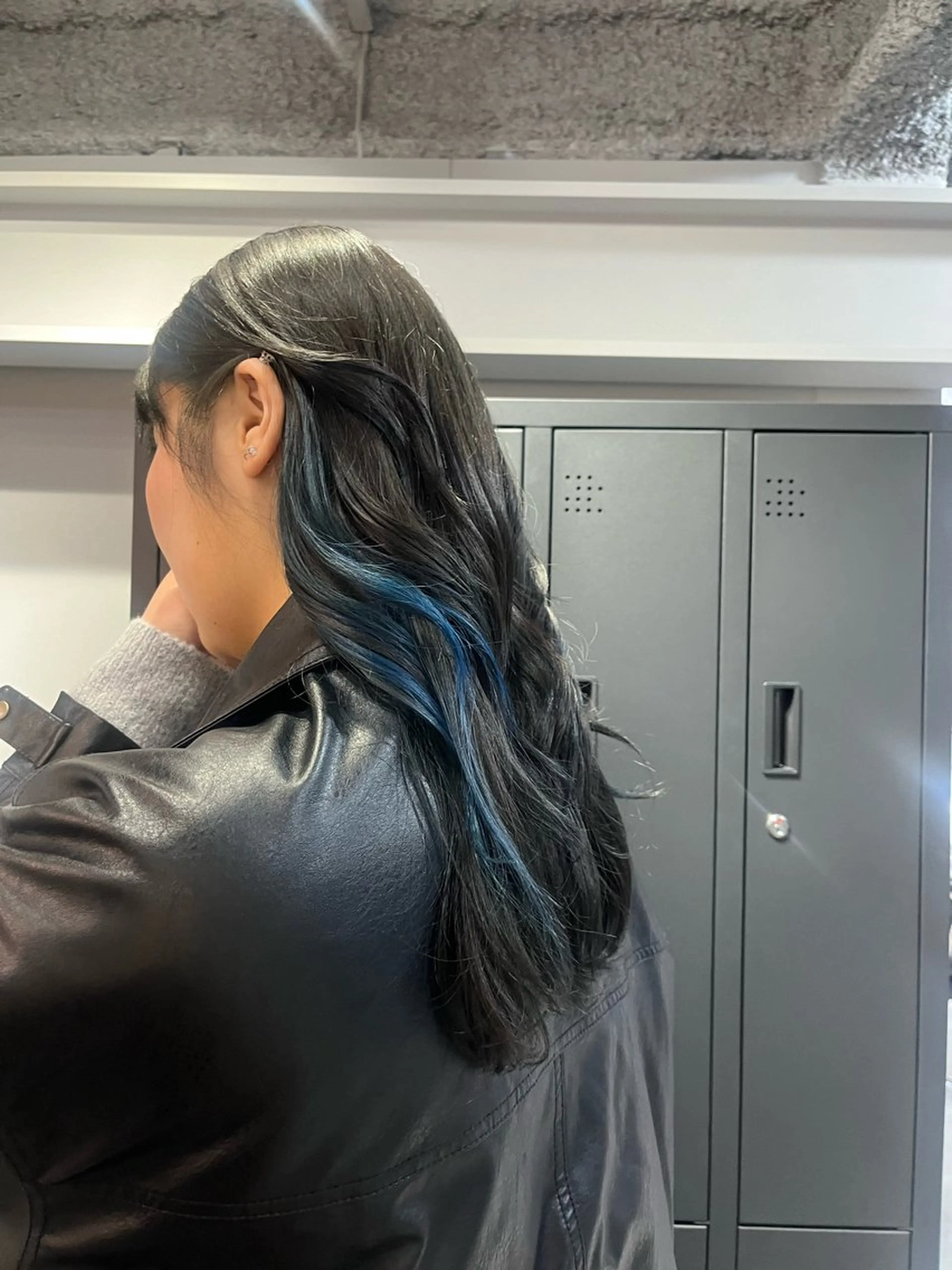 セミロング カラー ブリーチ イヤリングカラー RIN 中明度韓国ヘアのヘアスタイル