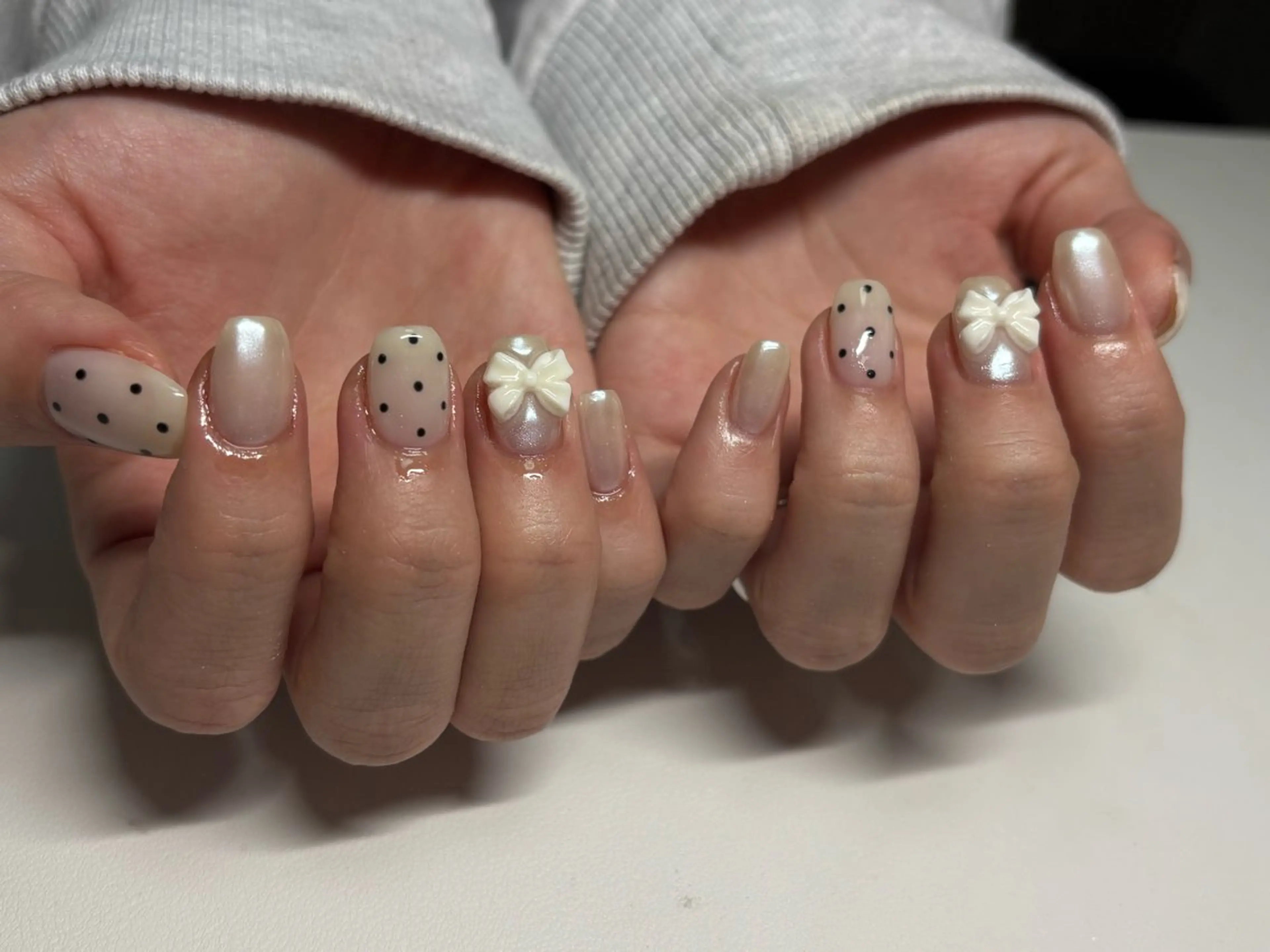 ネイル ドット ミラーネイル リボン nayu nailのネイルデザイン