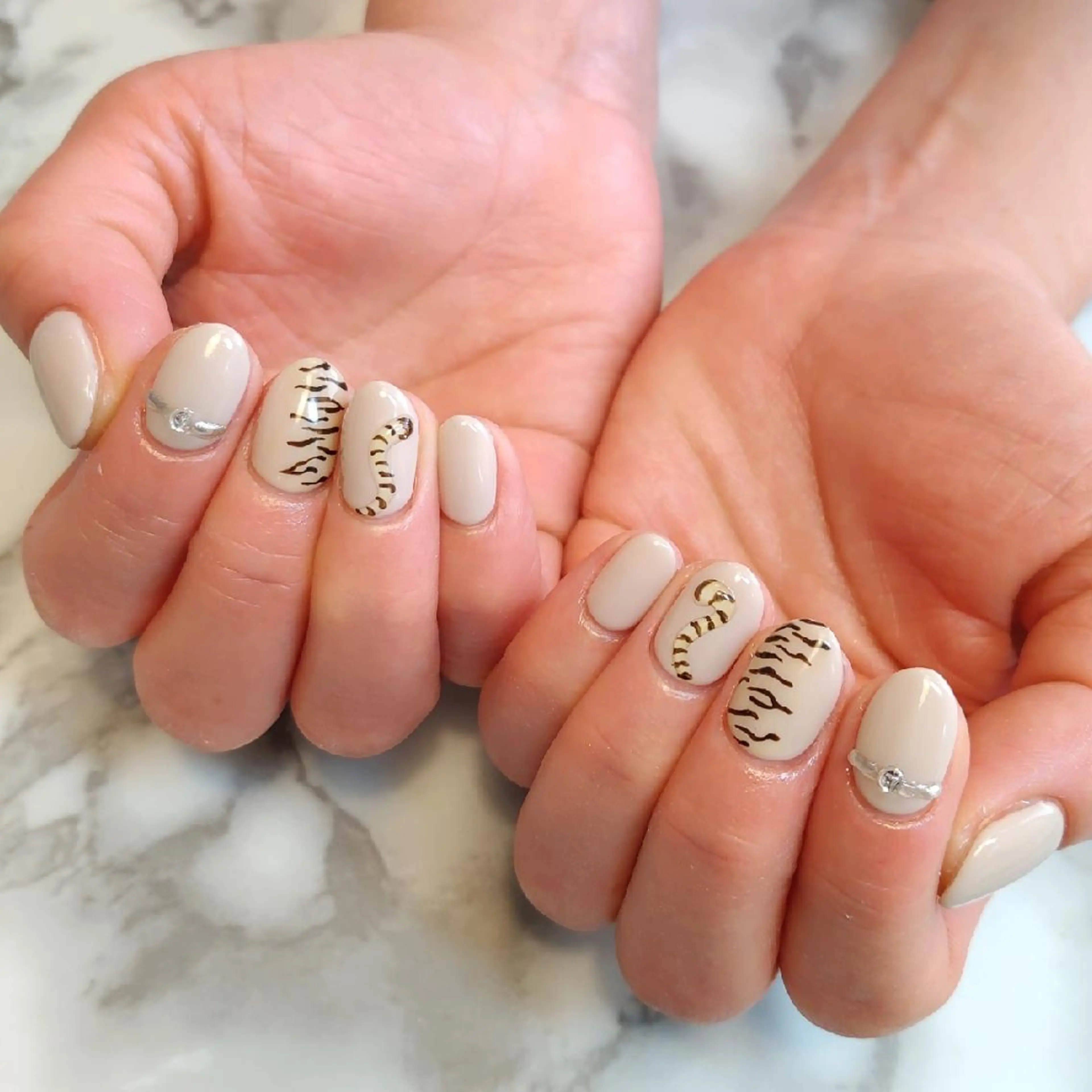 ネイル ジェヌインネイル 河内のネイルデザイン