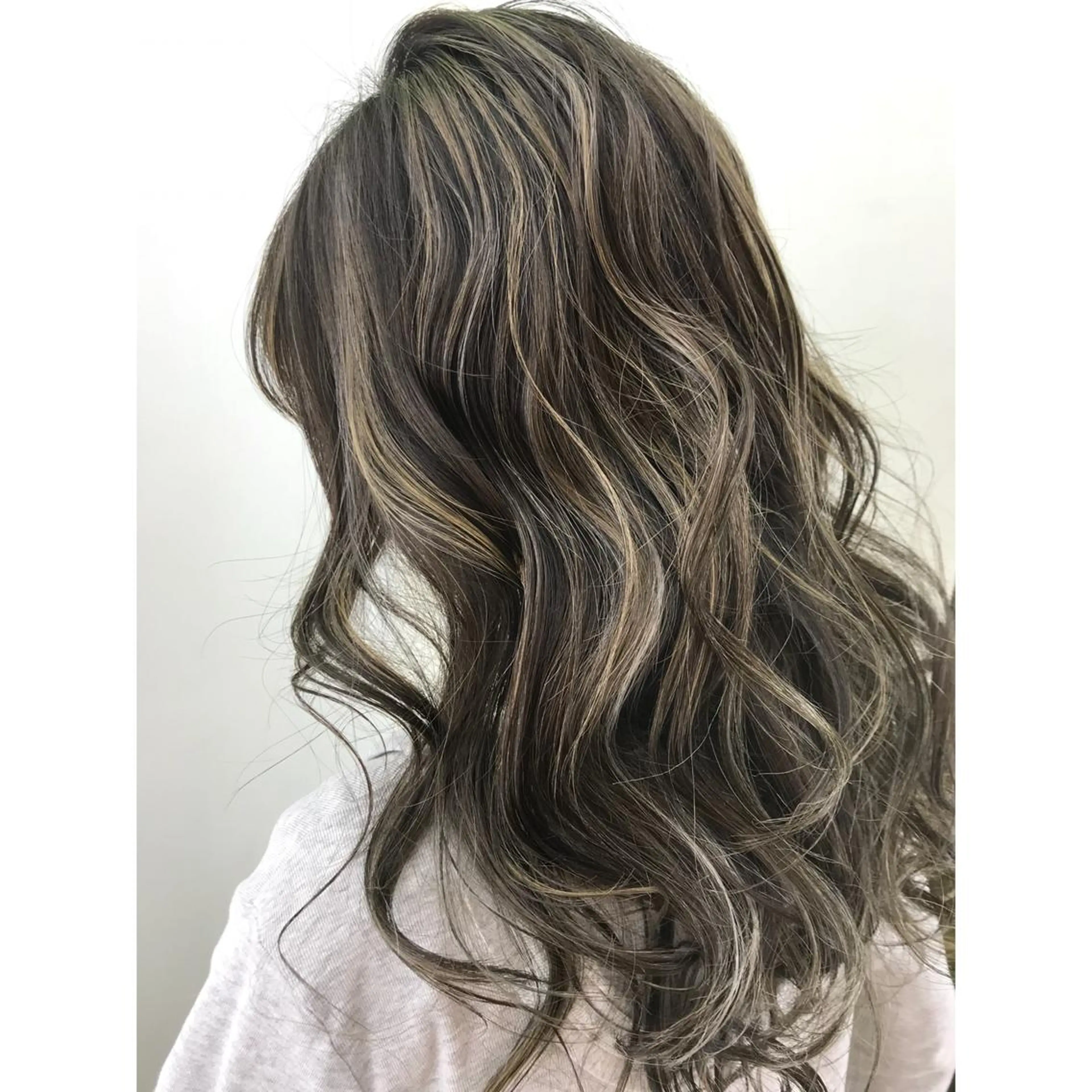 ロング カラー ヘアアレンジ ヘアカラー シアーベージュニスト 🥣大石亜里紗のヘアスタイル