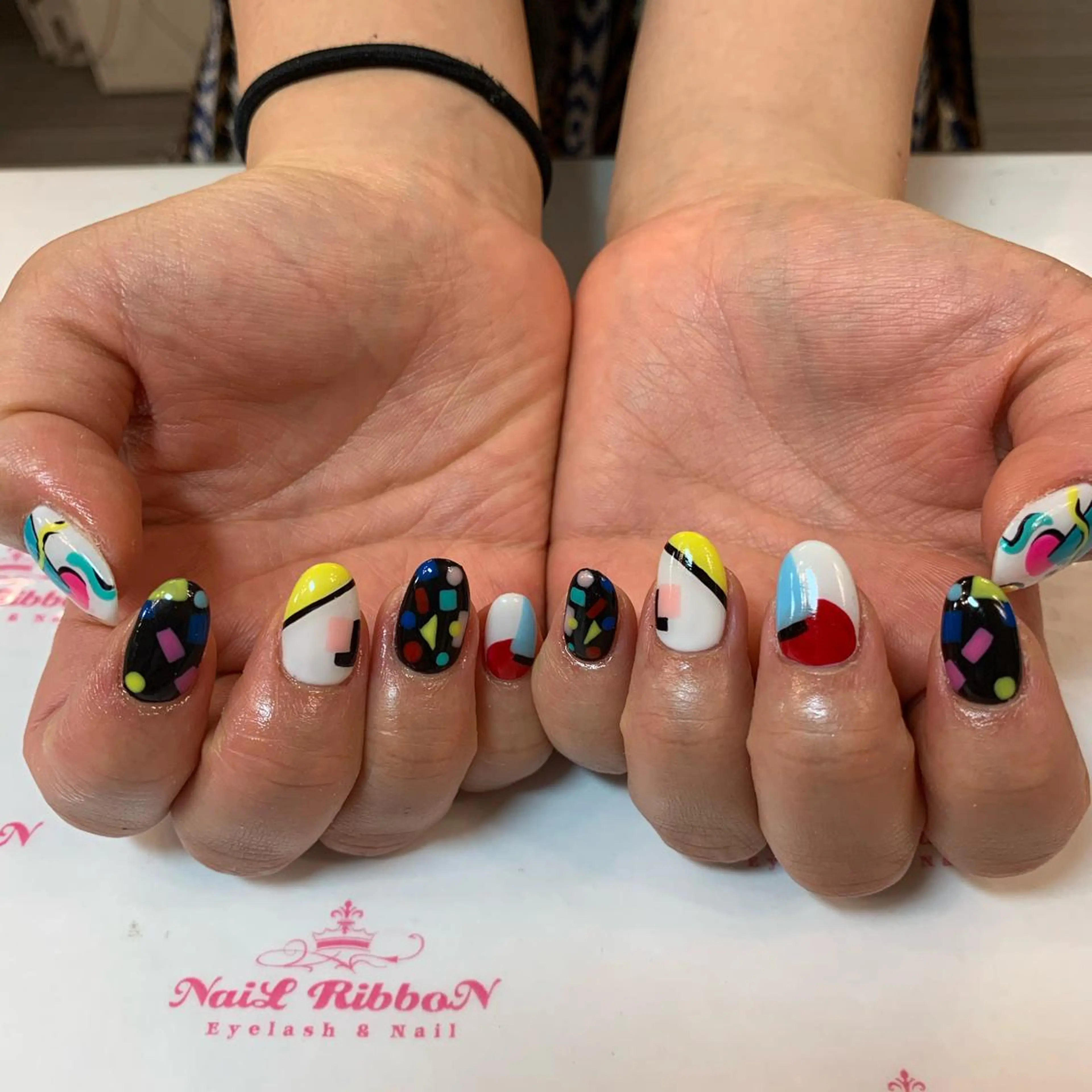 ネイル ネイルリボン 受付スタッフのネイルデザイン