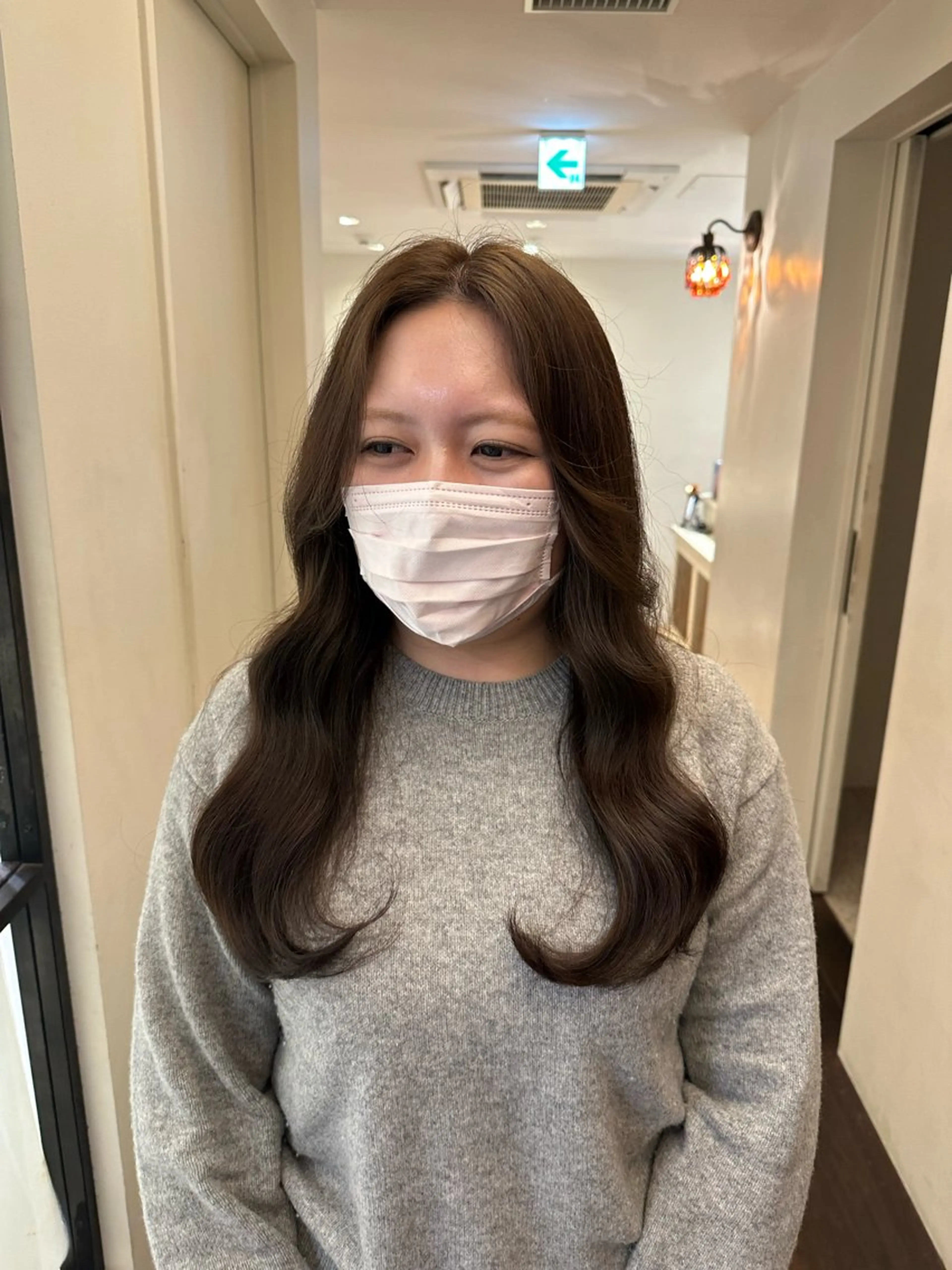 ロング カラー ベージュカラー オリーブベージュ ヘアカラー 安丸 結夏のヘアスタイル