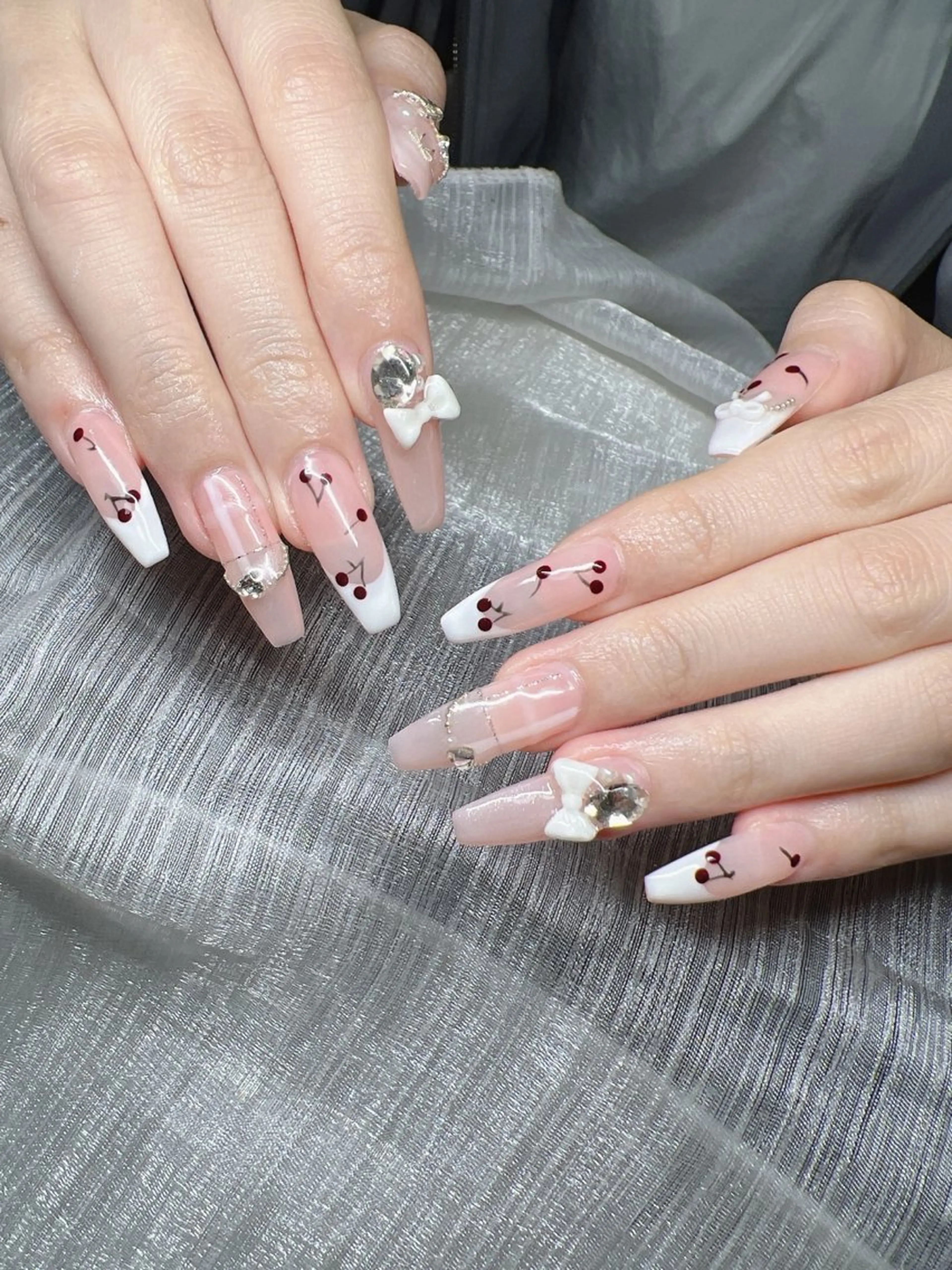 ネイル 長さ出し グラデーション 卒業式 キラキラネイル マグネットネイル Lee Nailsのネイルデザイン