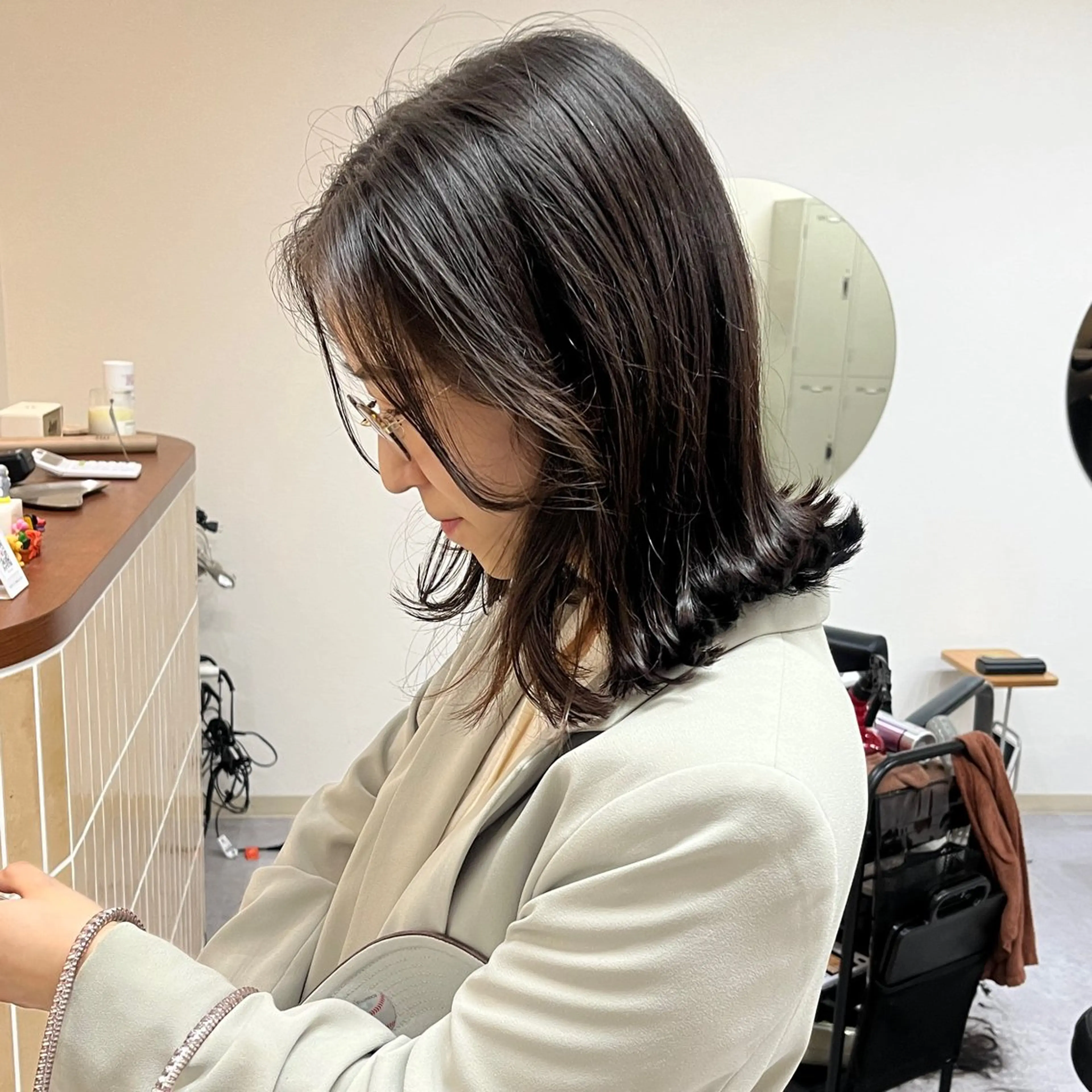 ミディアム 切りっぱなしボブ ボブ 外ハネヘア カット トリートメント ボブ/透明感カラー /坂口恵梨子のヘアスタイル