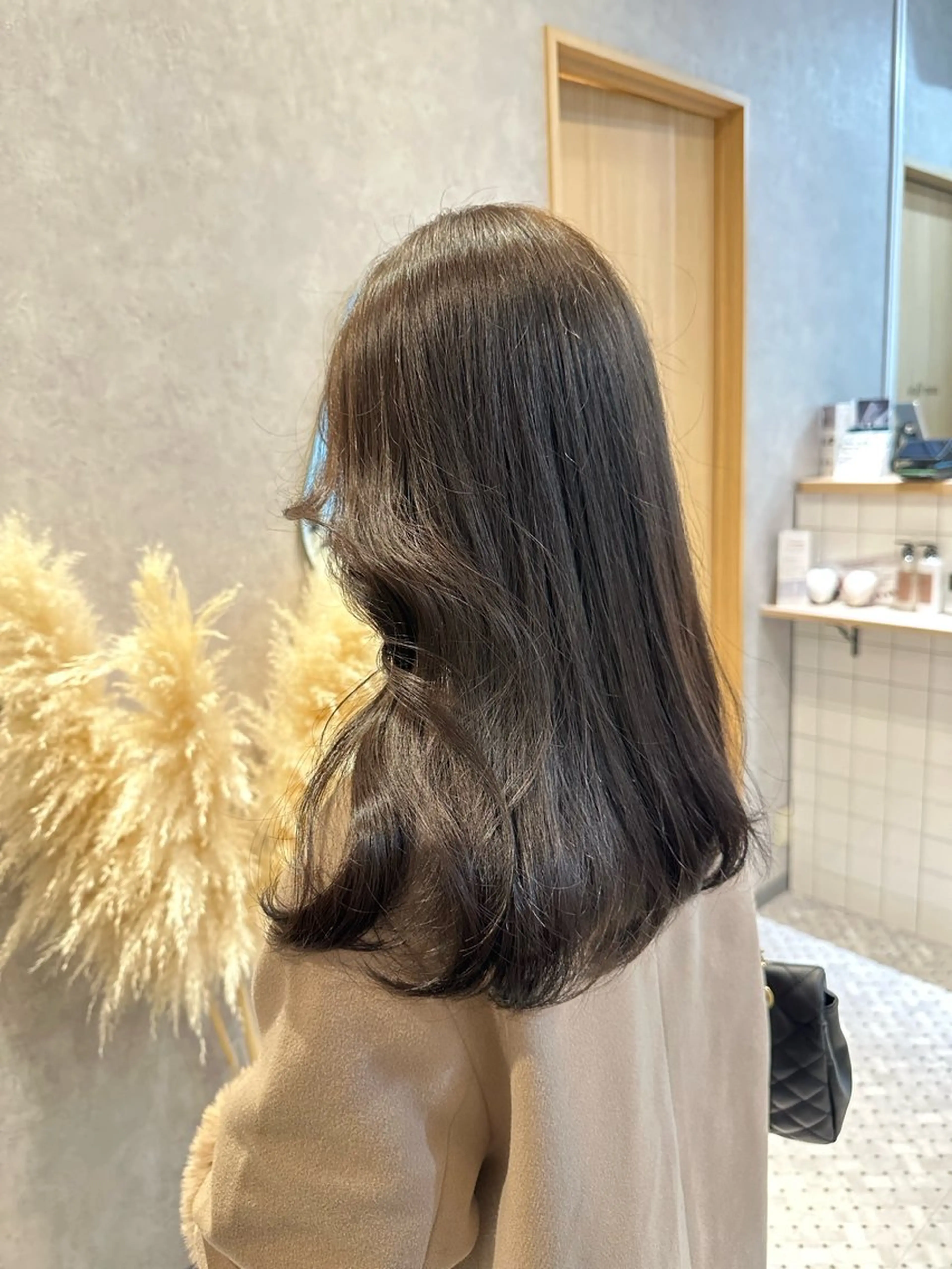 ロング カラー ヘアアレンジ ベージュカラー ブリーチ 透明感カラー ブリーチなしカラー オリーブベージュ ヘアカラー トリートメント REONA🪽✨薬院 レイヤーカット🫧のヘアスタイル