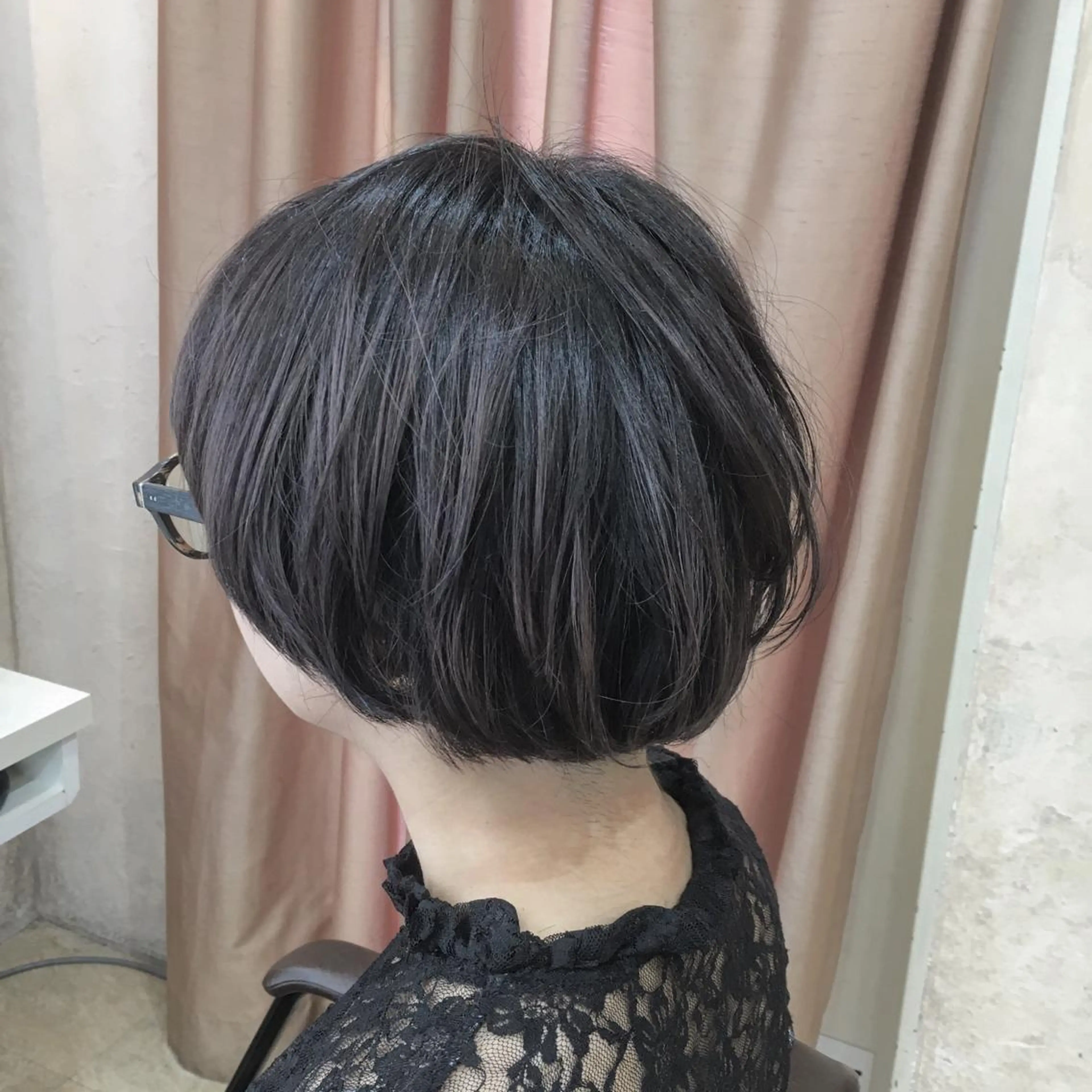 ミディアム カラー パーマ ヘアアレンジ メンズ キッズ ネイル マツエク・マツパ センターパート マッシュ アッシュ グラデーションカラー ナチュラル 角床直哉 カラーカットNO 1のヘアスタイル