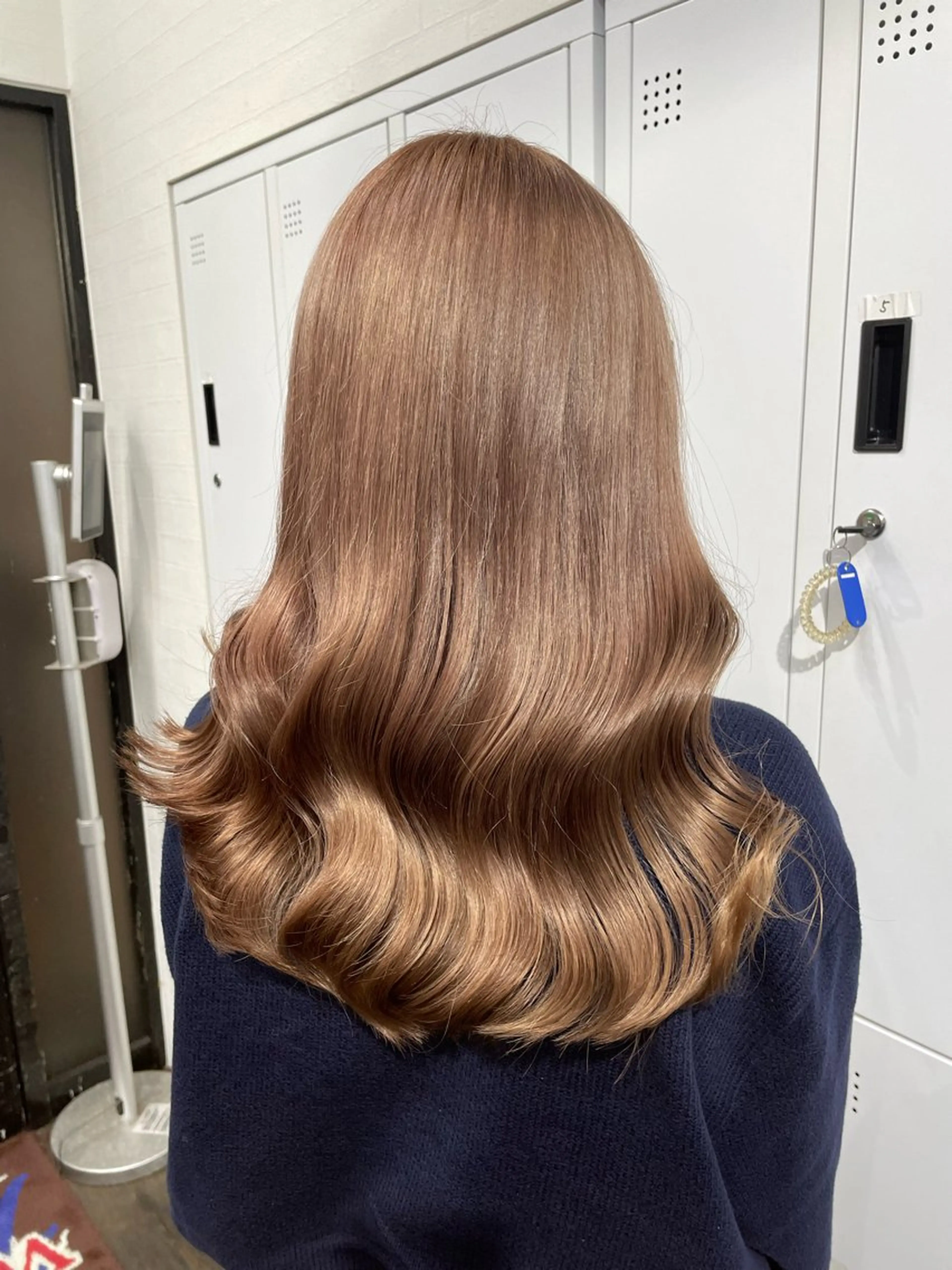 ロング 横浜🦋ハイトーン 🫐シャドウルーツのヘアスタイル