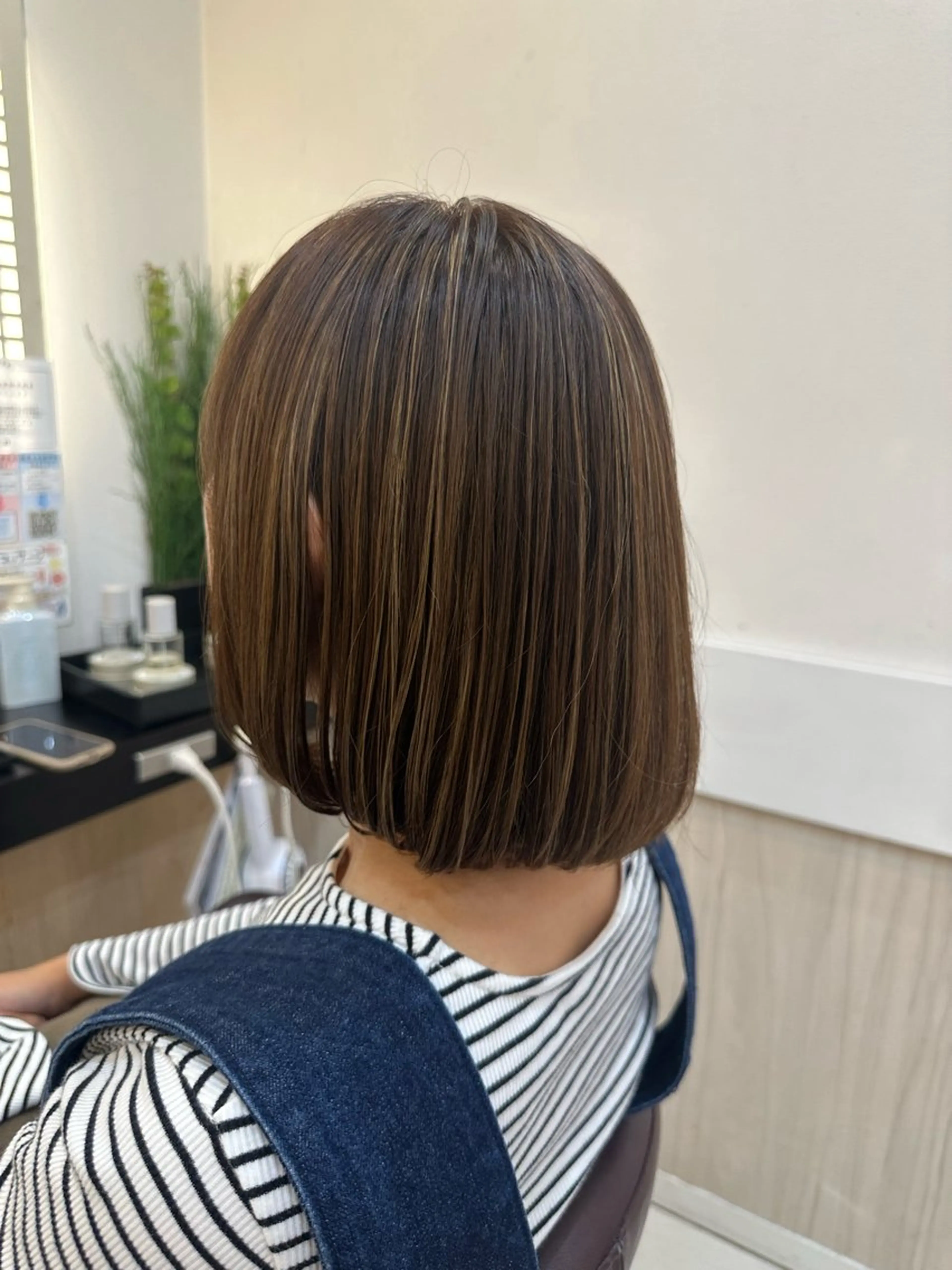 ミディアム カラー 内田温子大人女性 ハイライト、ボブのヘアスタイル