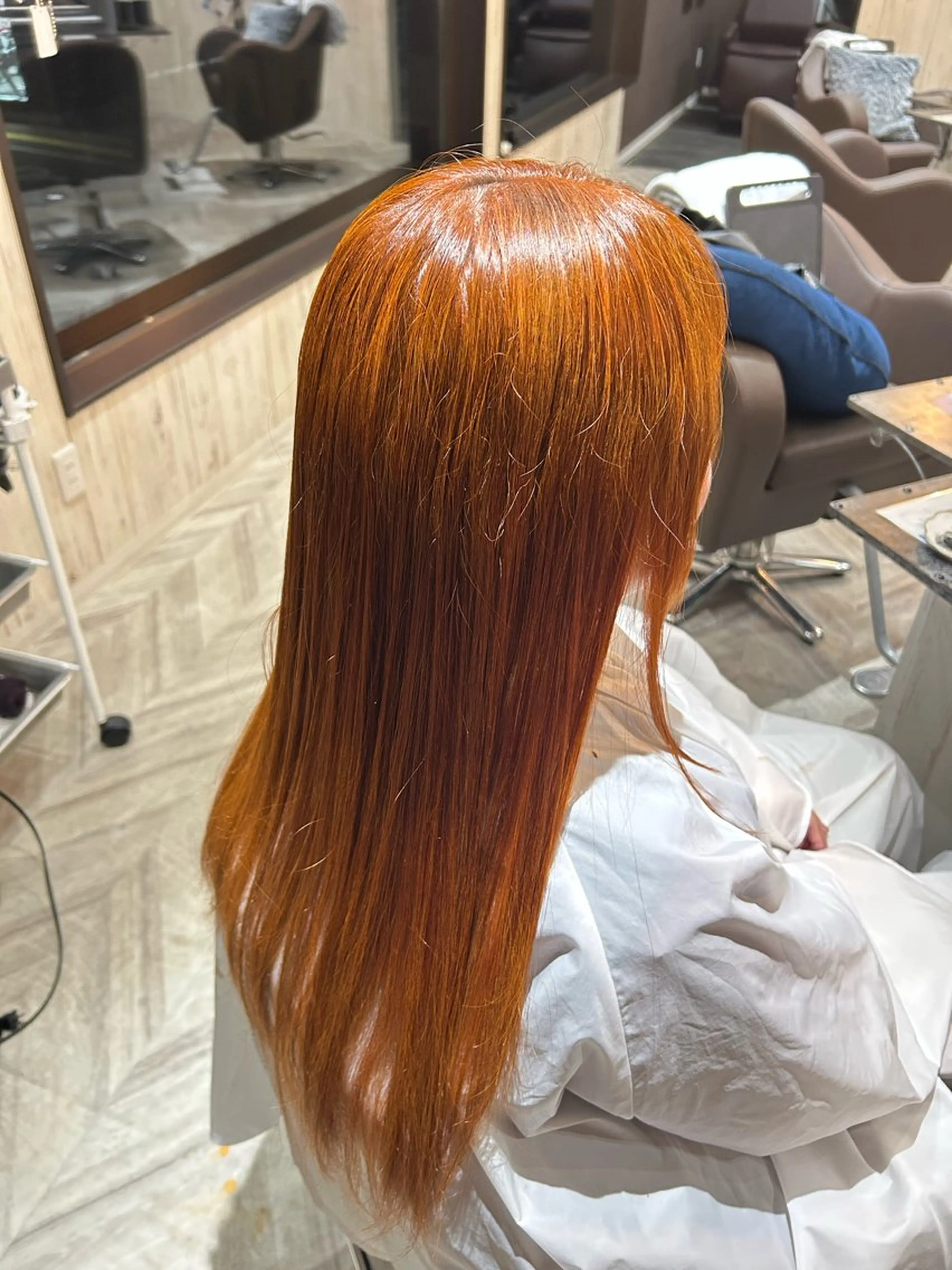 カラー ブリーチ オレンジ ヘアカラー 菅野 流那のヘアスタイル