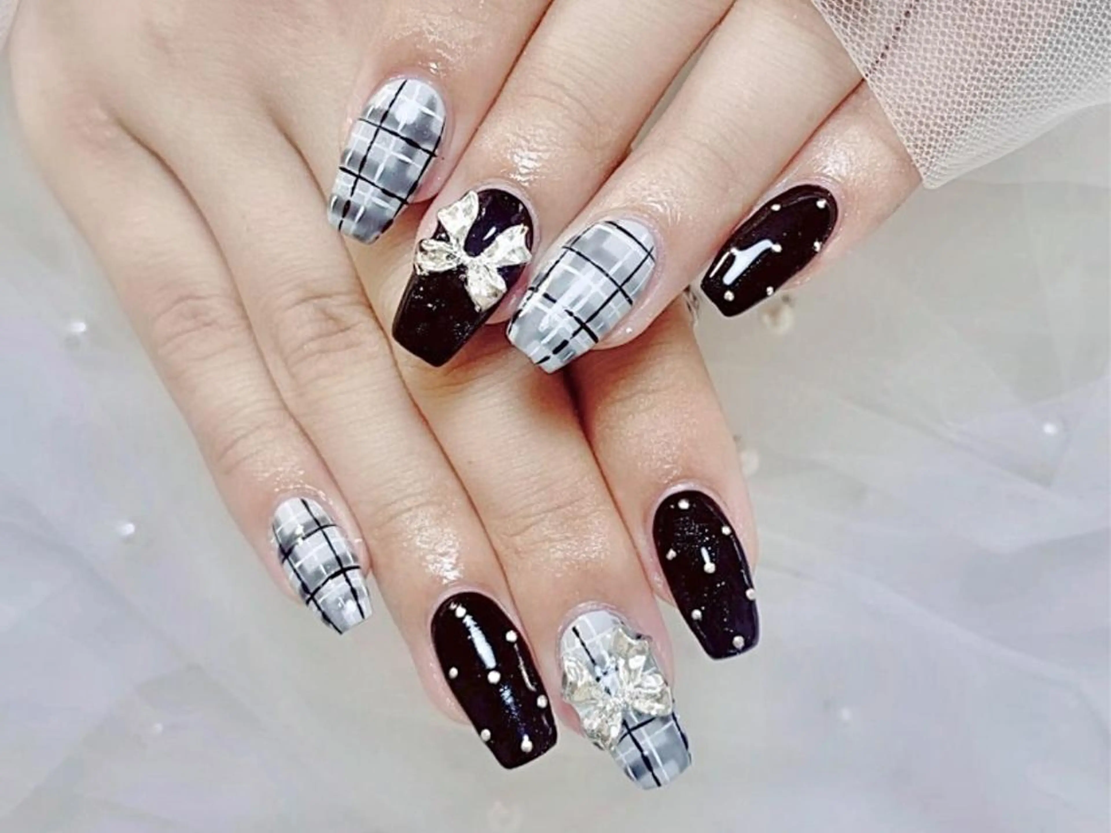 ネイル 持ち込み Rainrain💧 パーツ豊富、やり放題のネイルデザイン