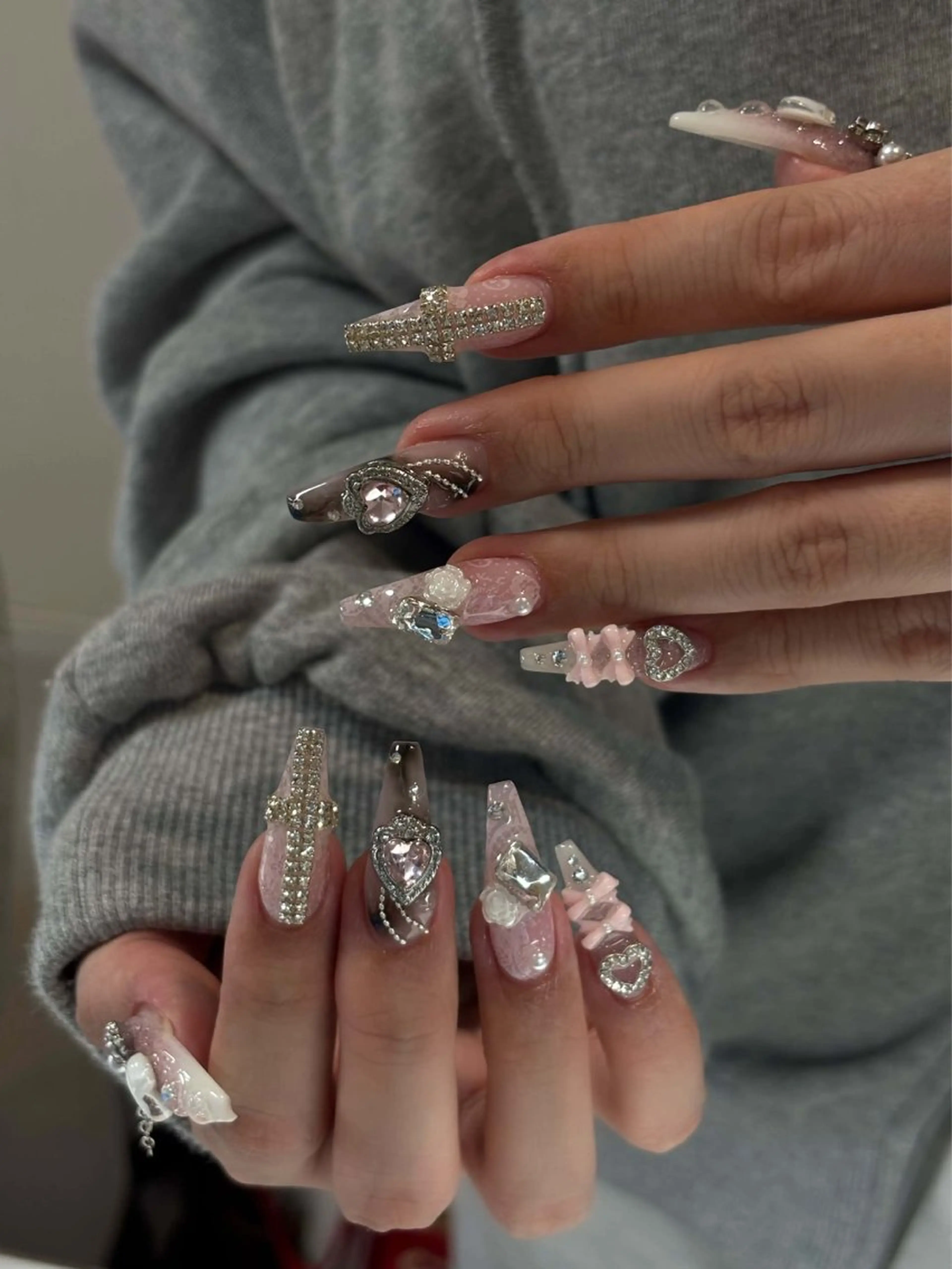 ネイル チークネイル ドット フレンチネイル グラデーション ハート ハンドネイル Julli NailStudioのネイルデザイン