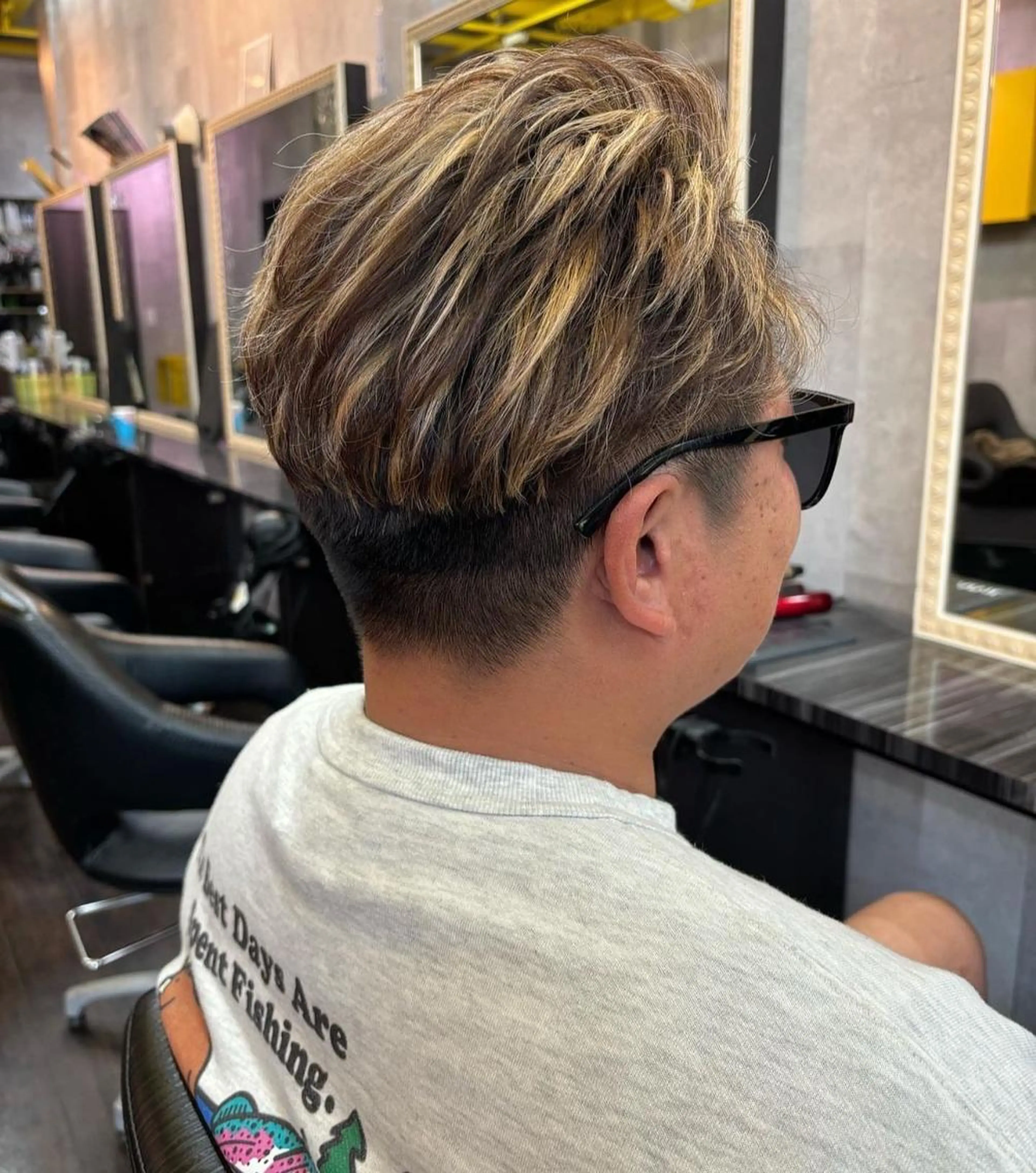 メンズ限定！ハイライトカラー＋ヘアスタイリングの写真