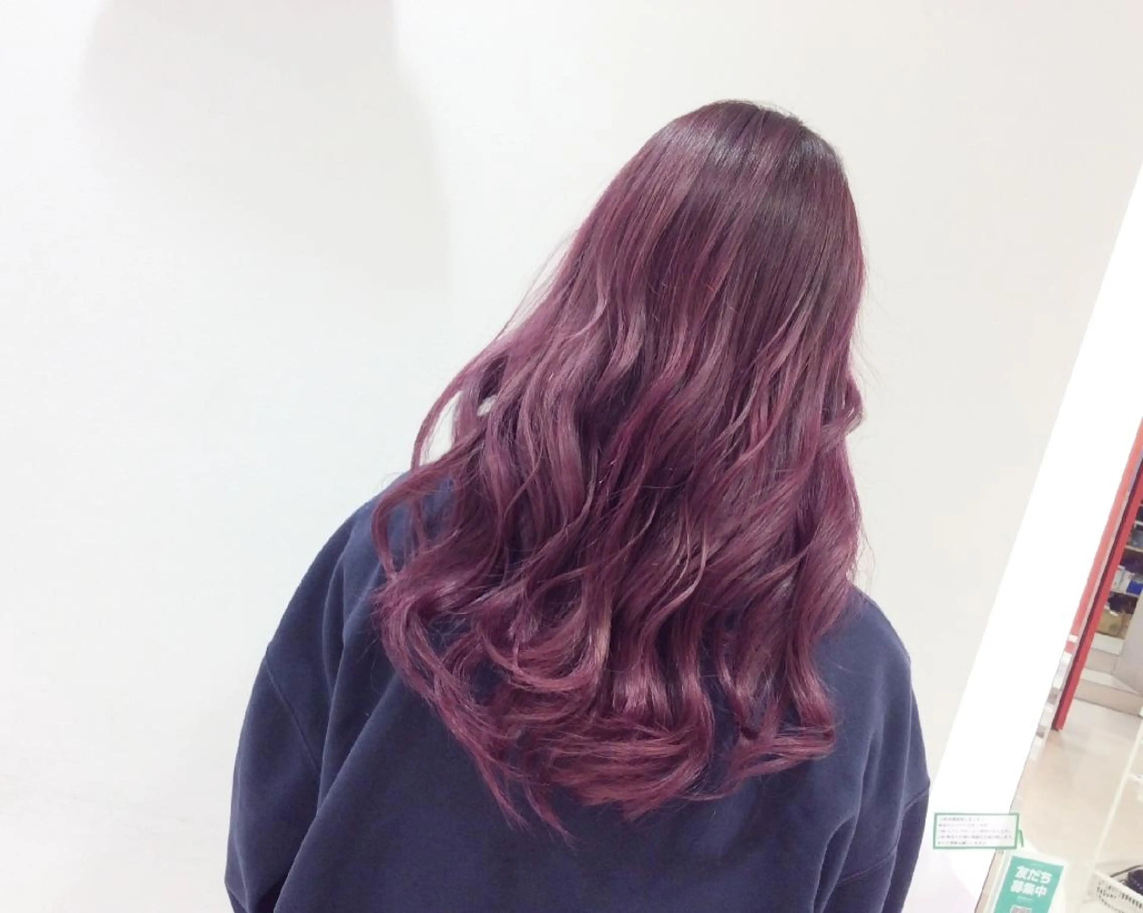 ロング カラー ブロンド ピンクカラー シルバー 大場 友稀のヘアスタイル