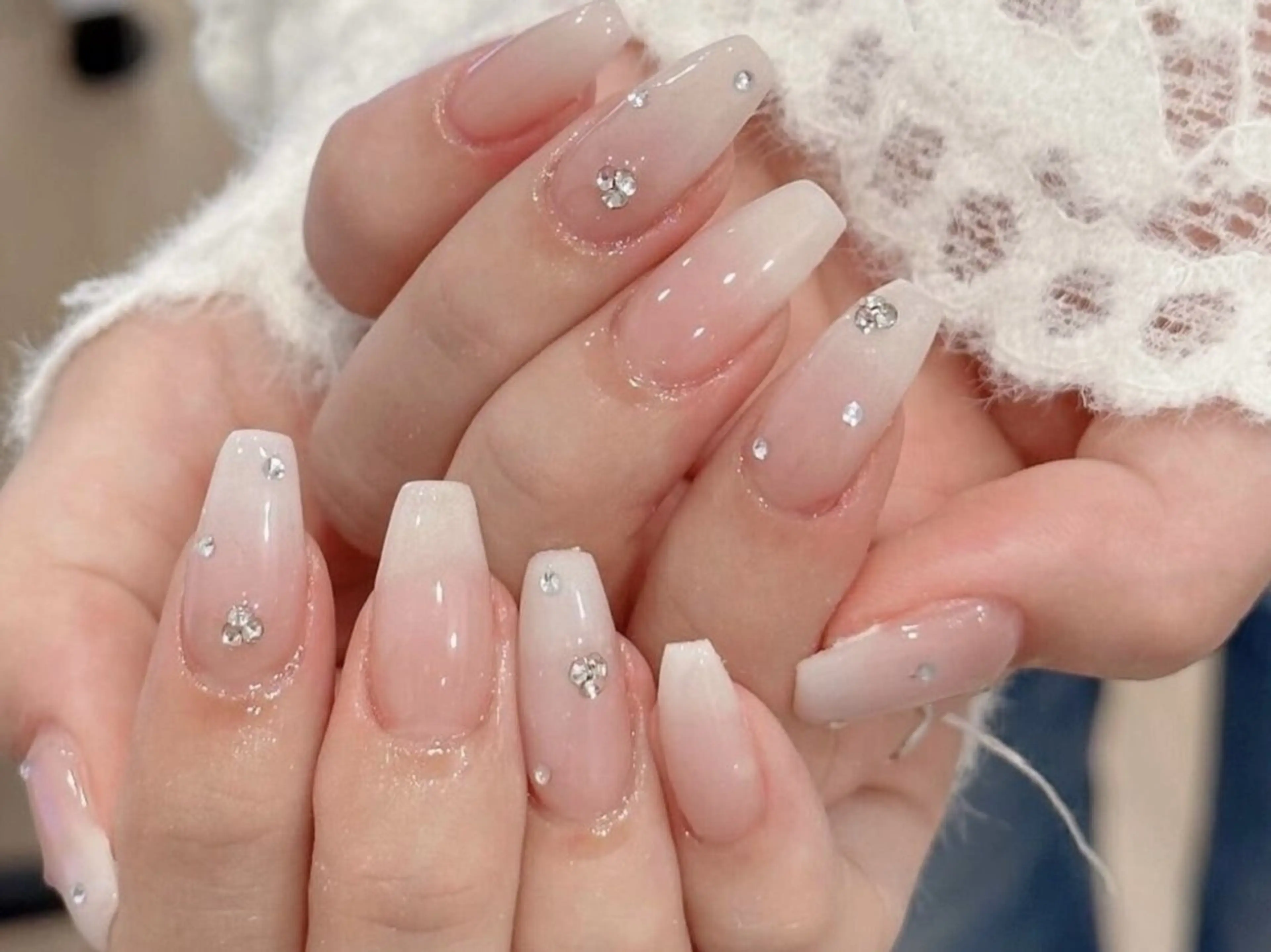 ネイル オーロラネイル チークネイル 長さ出し フラッシュネイル フットネイル Lune nail salon所属・Lune nailのネイルデザイン
