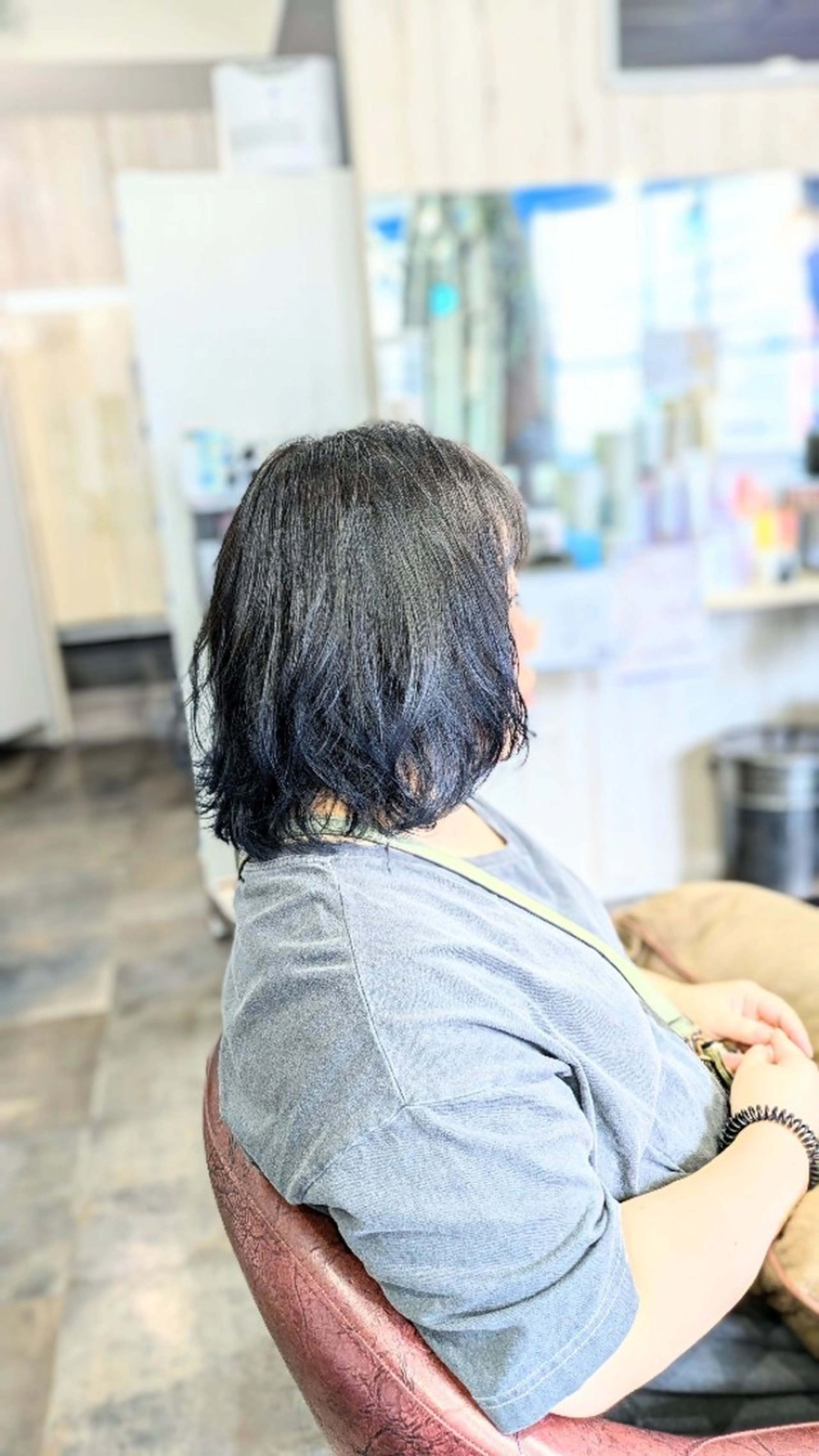 ミディアム カラー ボブレイヤー ミディアムパーマ アディクシーカラー バレイヤージュ ベージュカラー カット ヘアカラー トリートメント メンズパーマ/顔周り レイヤーカット/えののヘアスタイル