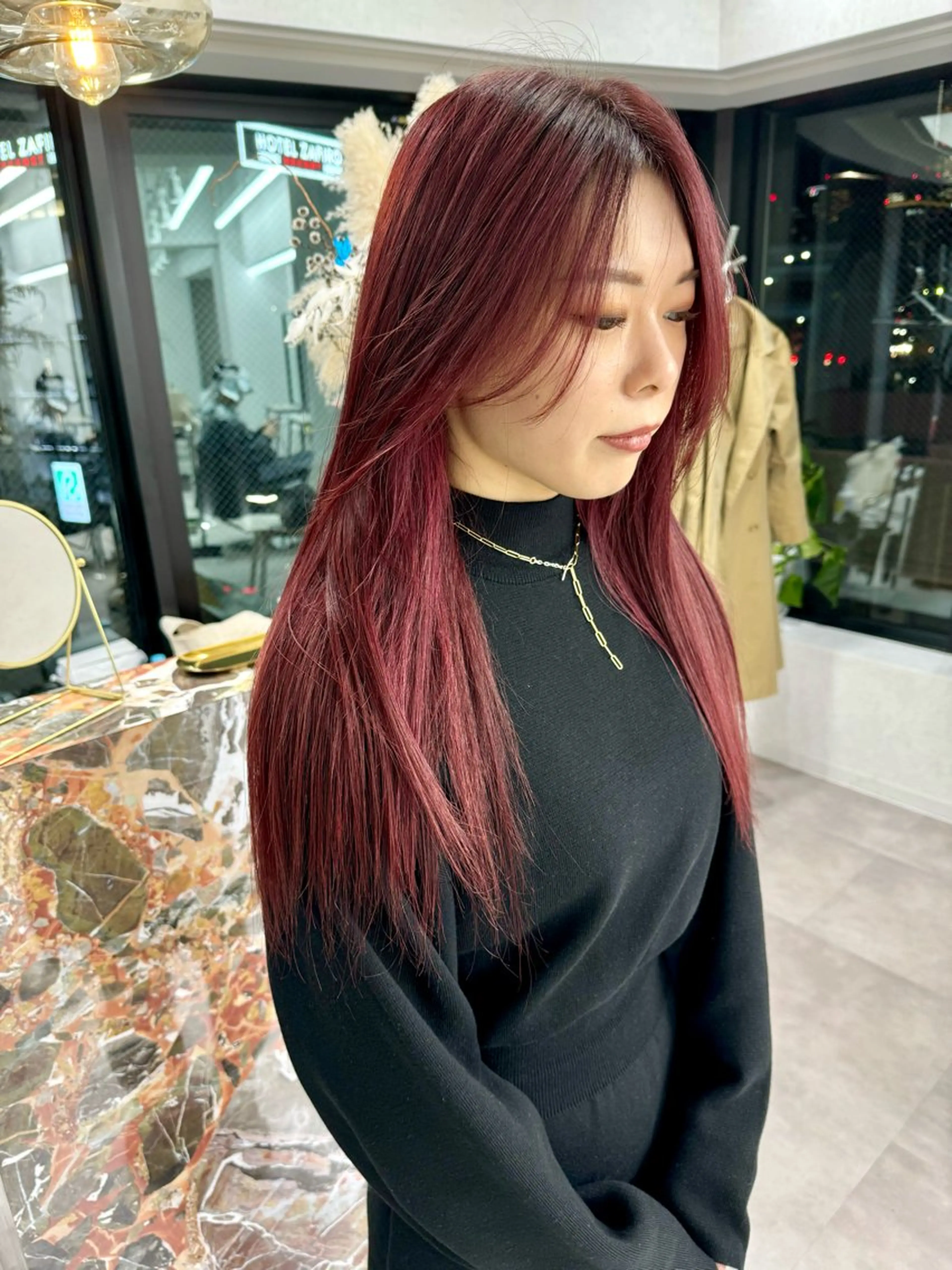 セミロング ハイトーンイヤ リングカラー清水隆央のヘアスタイル