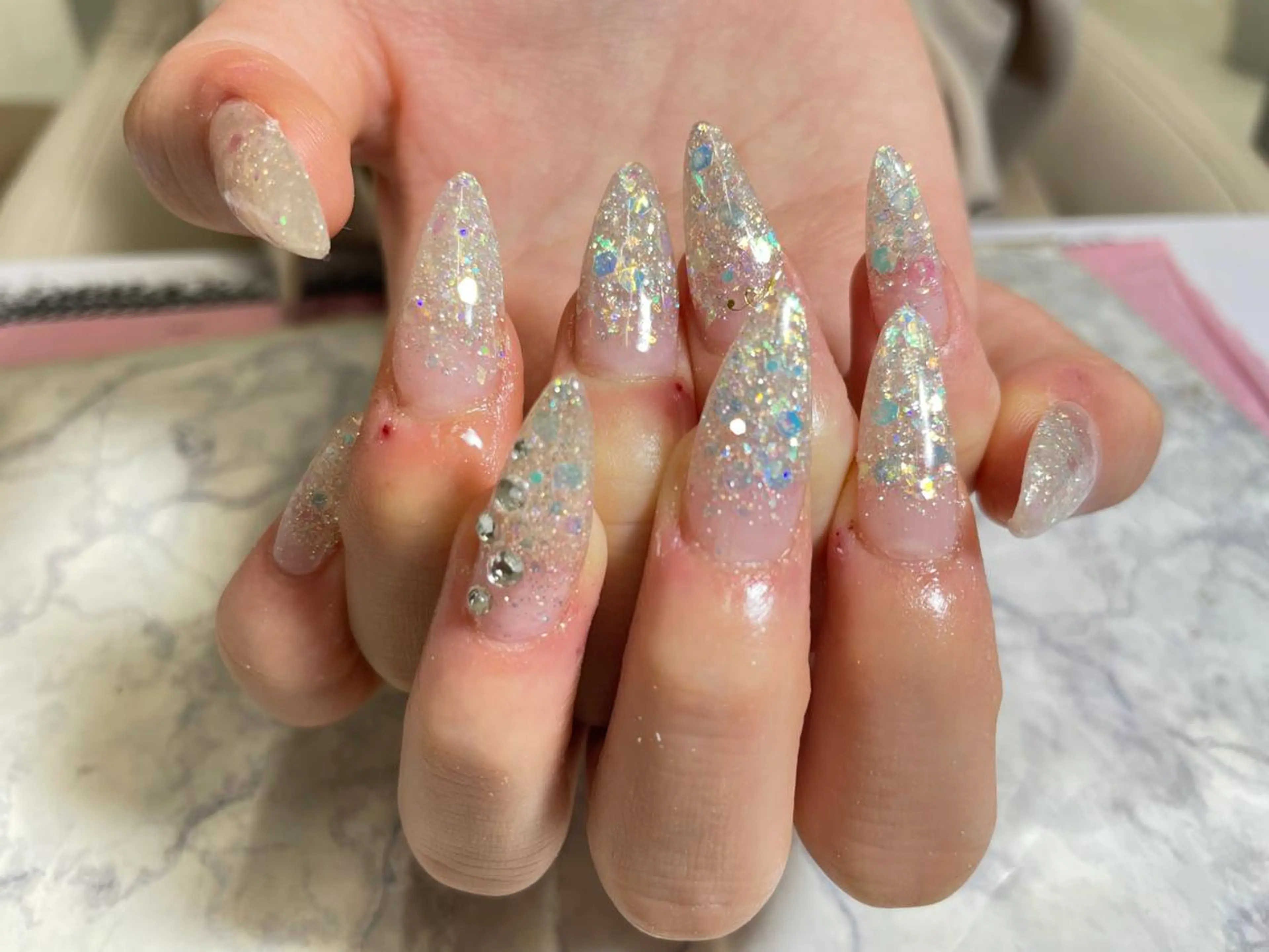ネイル グラデーション ラメ(グリッター) ラメグラデーション スカルプネイル アクアライズ所属・アクア ライズのネイルデザイン