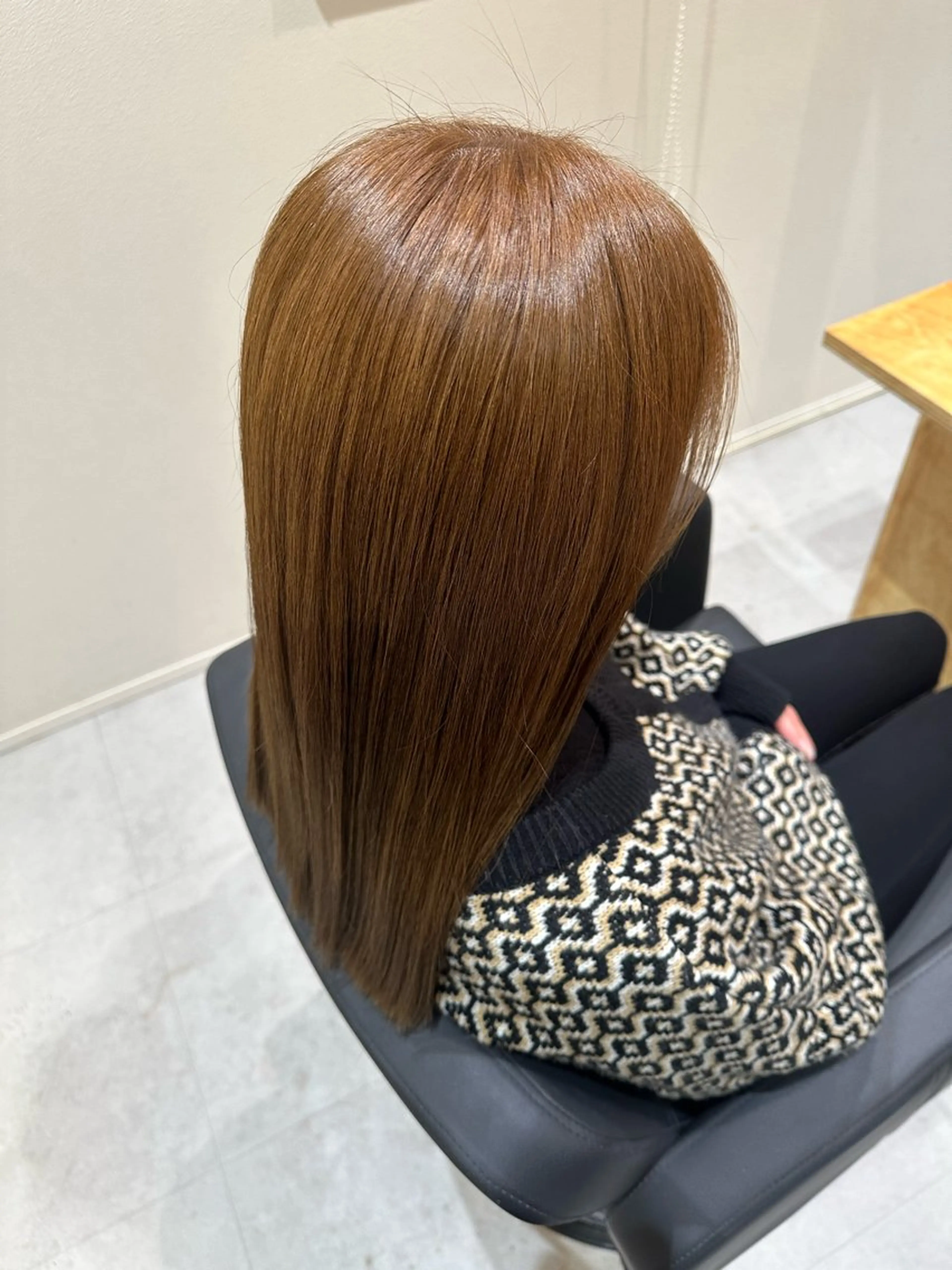 セミロング カラー ベージュカラー ブリーチ ブリーチなしカラー 出路 亜理紗のヘアスタイル